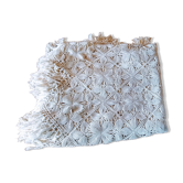 Dessus de lit festonné en coton écru crocheté