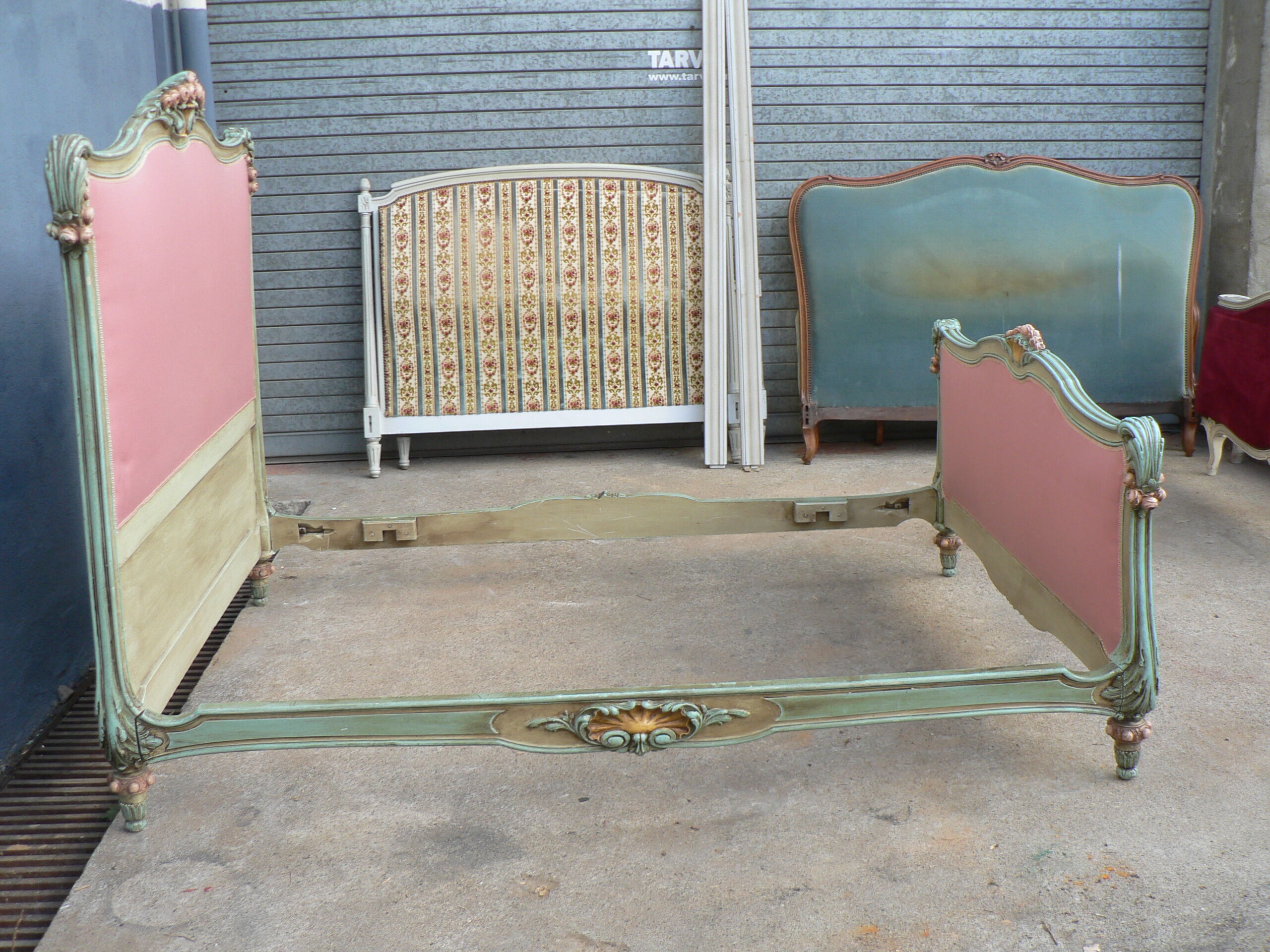 Lit capitonné style Louis XV