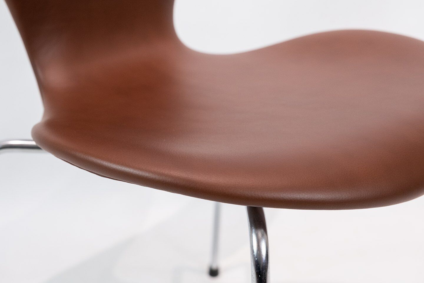 Set of 4 chairs, model 3107, designed by Arne Jacobsen and manufactured by Fritz Hansen