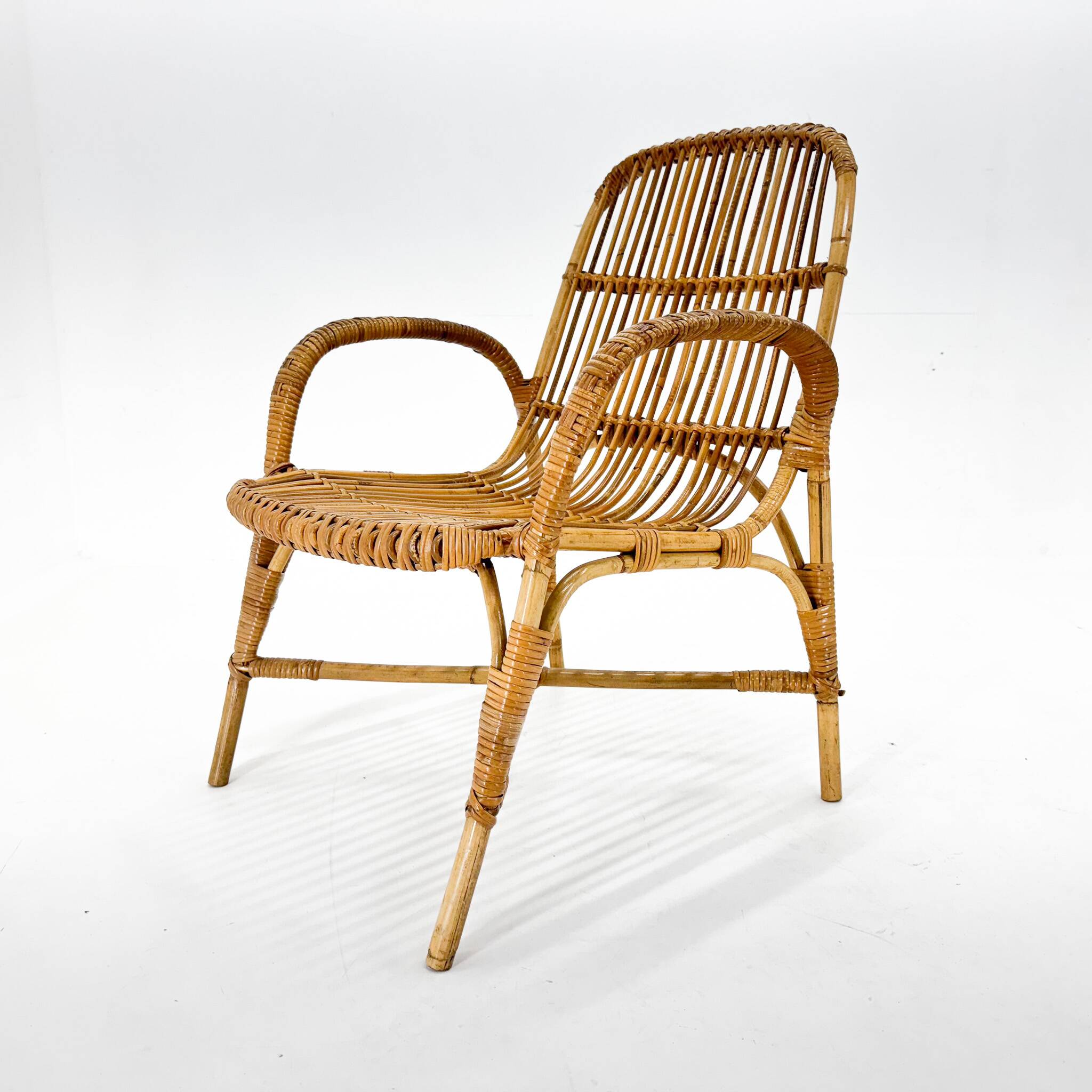 Fauteuil en rotin du milieu du siècle, Tchécoslovaquie, années 1970