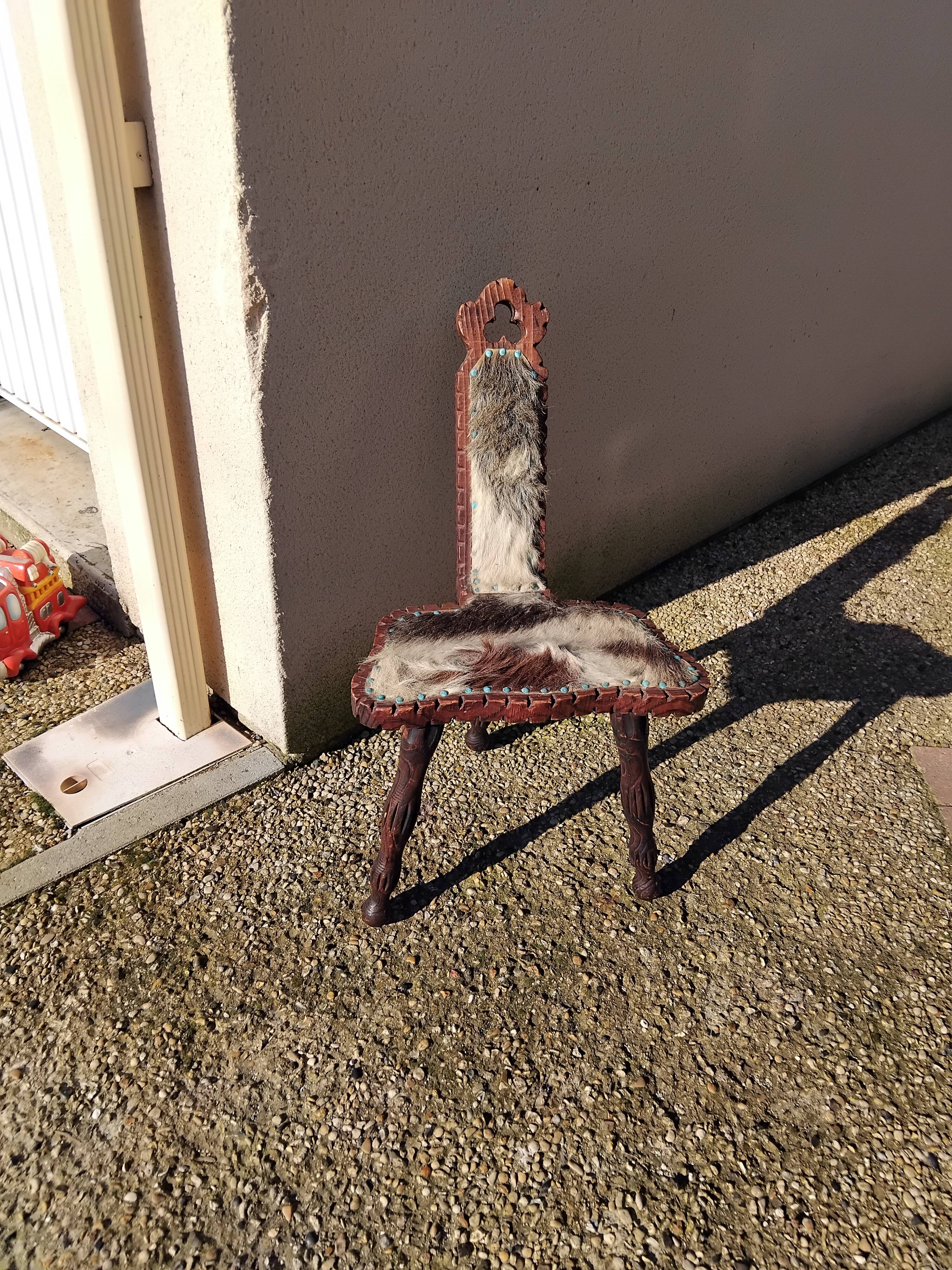 Brutalist tripod chair in wood and vintage leather