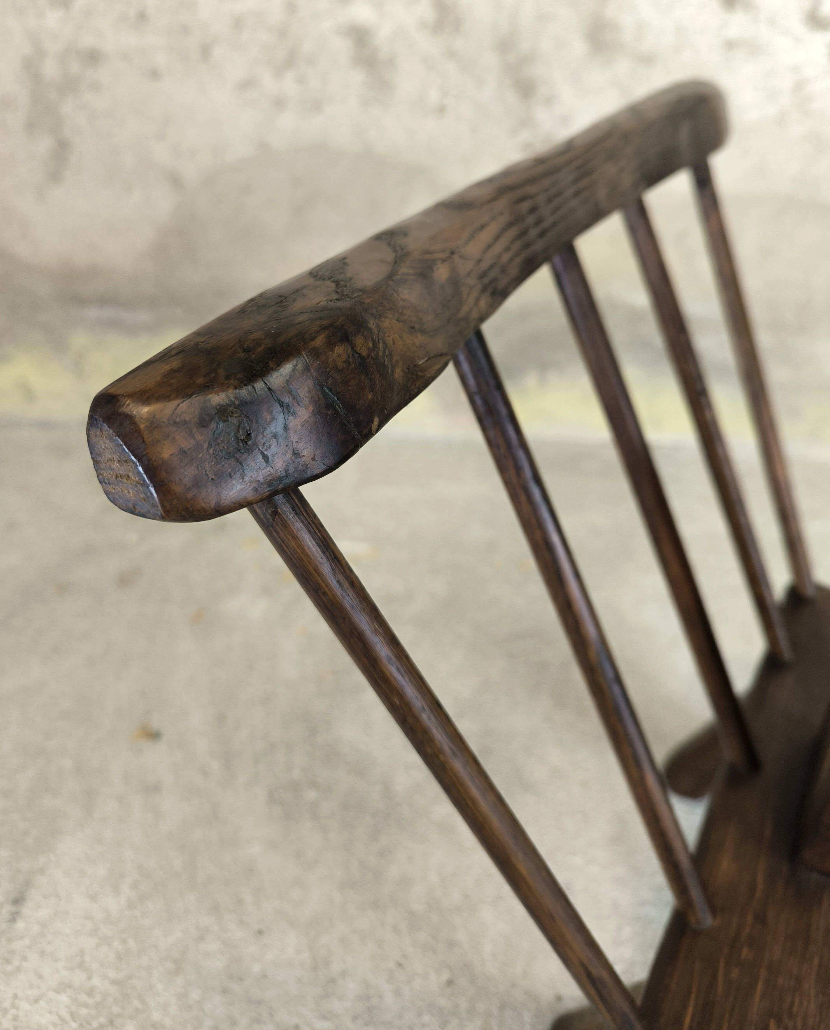 Vintage magazine rack in solid wood.