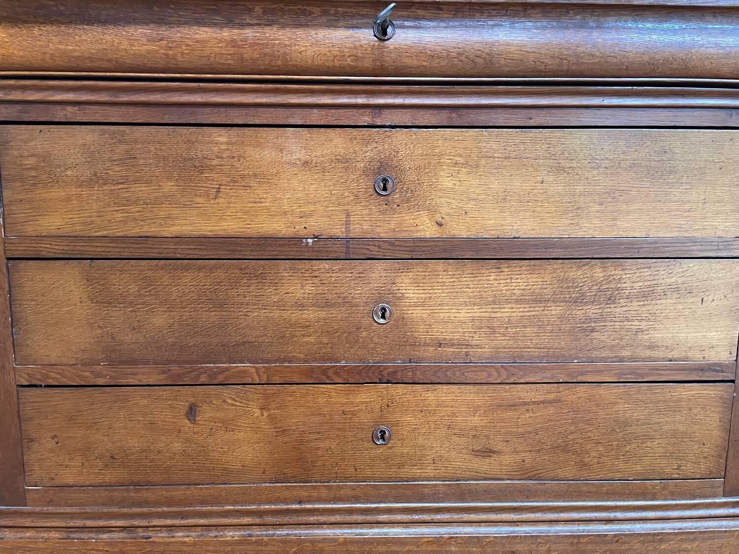 Commode époque Louis Philippe en chêne