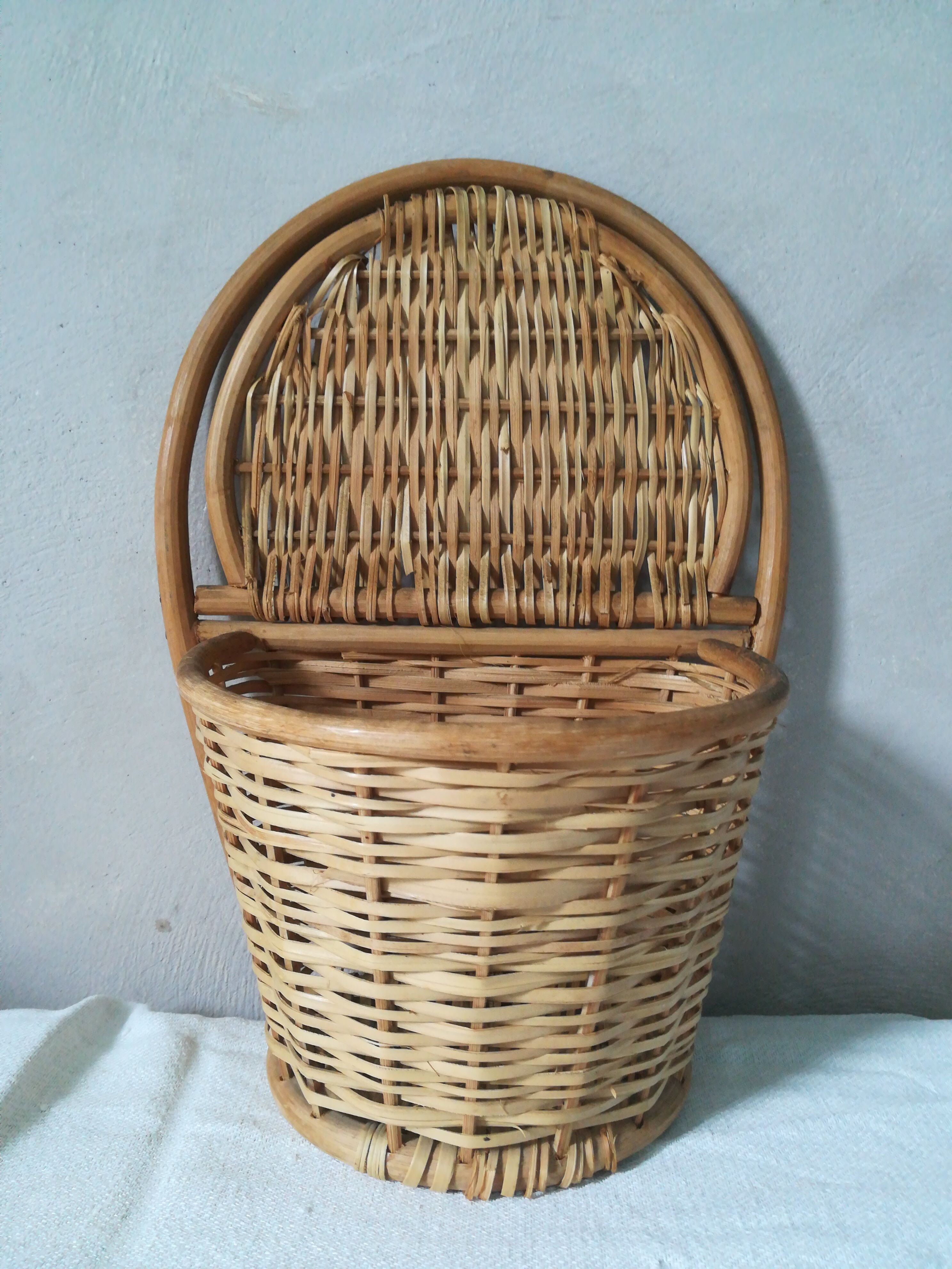 Wall basket with flap