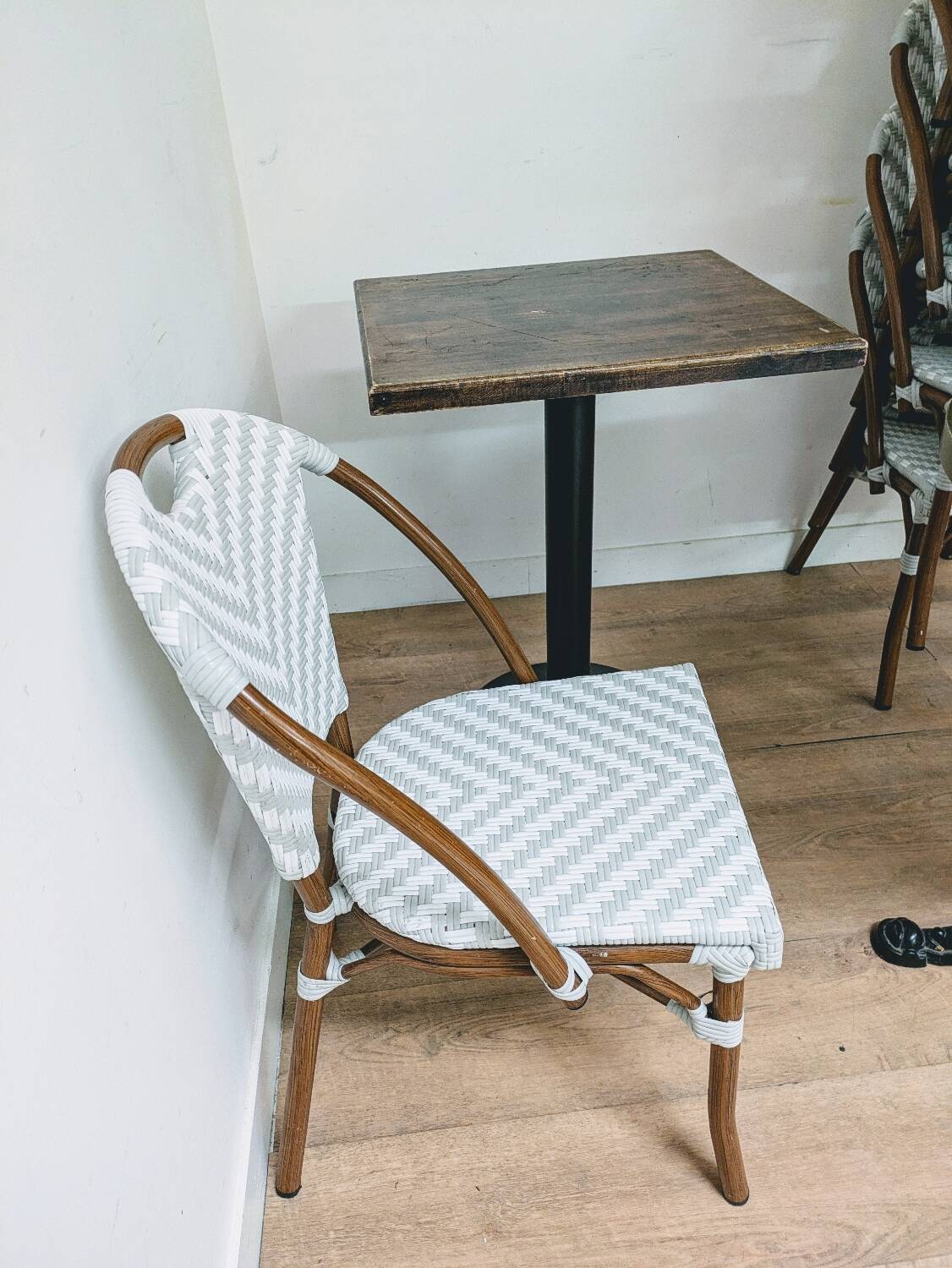 Table bistrot en bois et fer