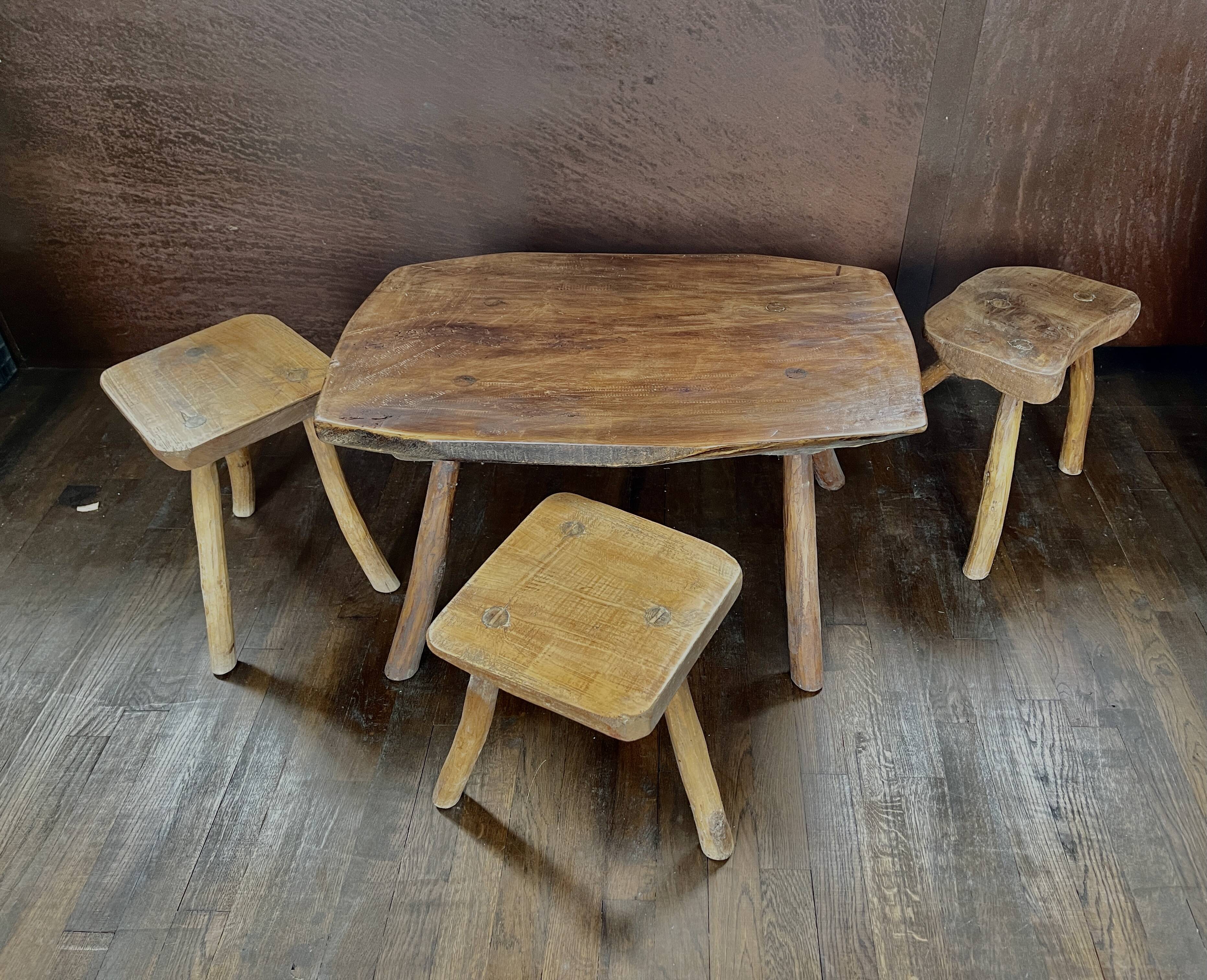 Ensemble table basse et tabourets brutaliste campagne