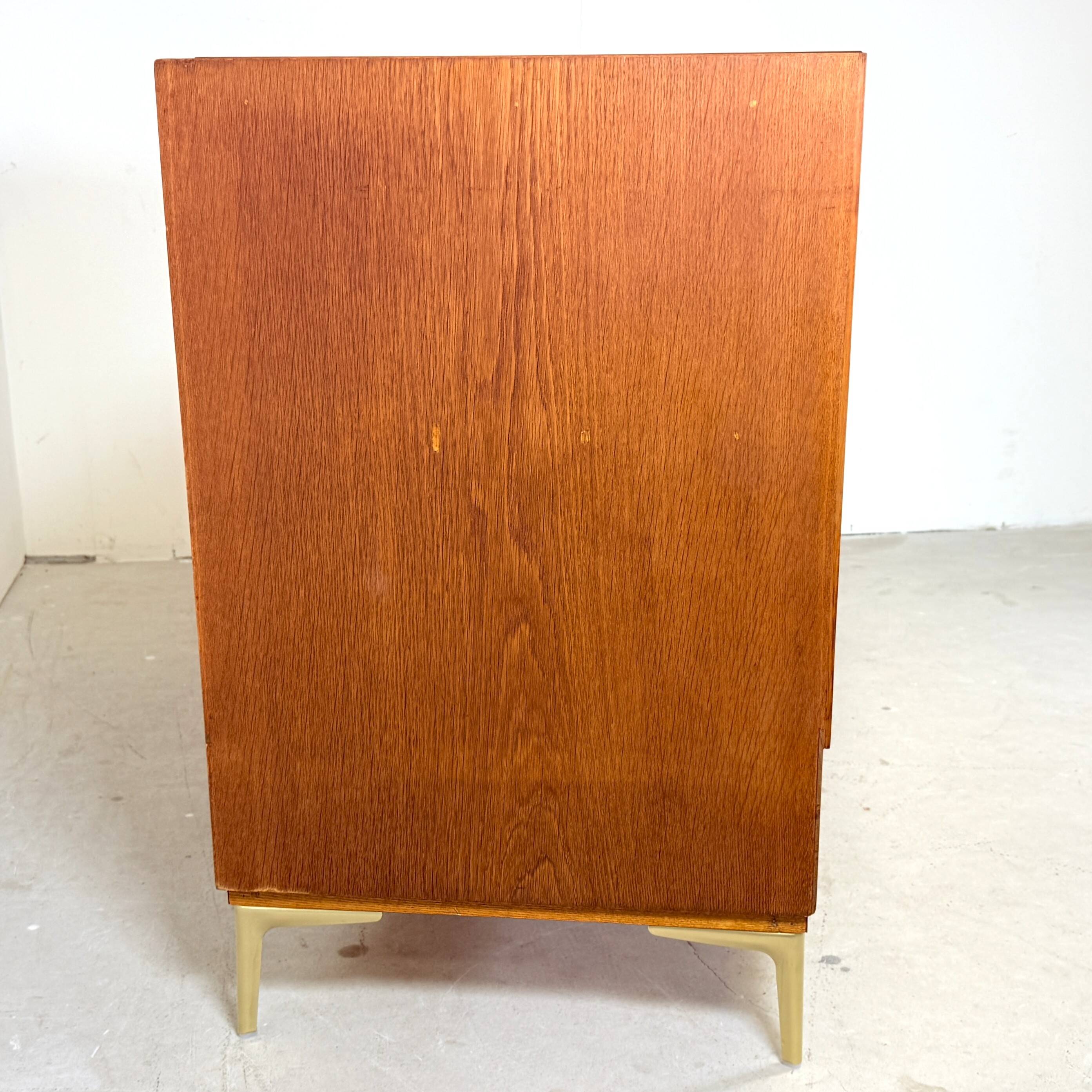 Vitrine en chêne vintage – Haka Ladenmöbel