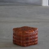 Mid-20th century pouf / ottoman cube in patinated brown leather, 1960s.