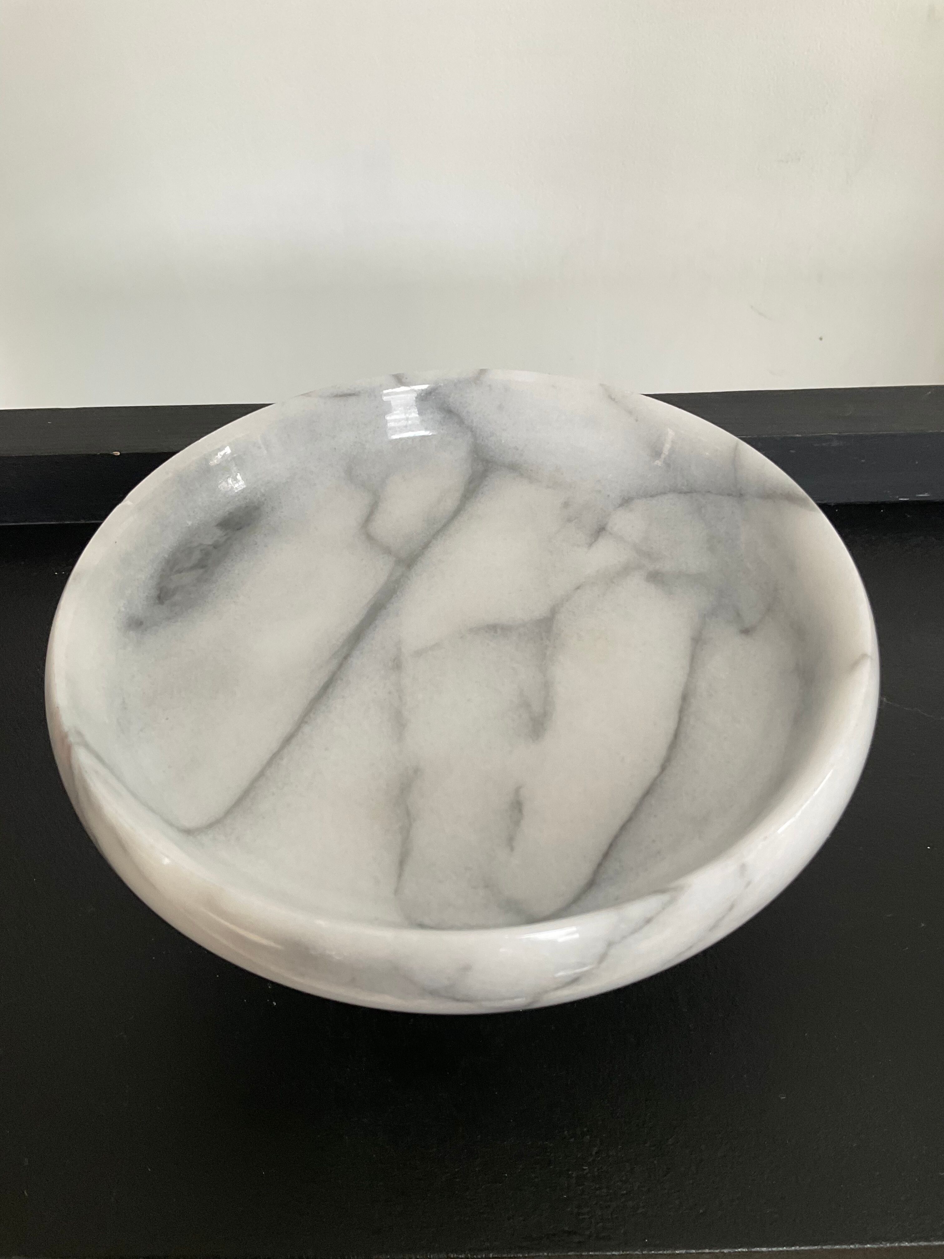 Empty pocket on vintage stand in white marble 70s