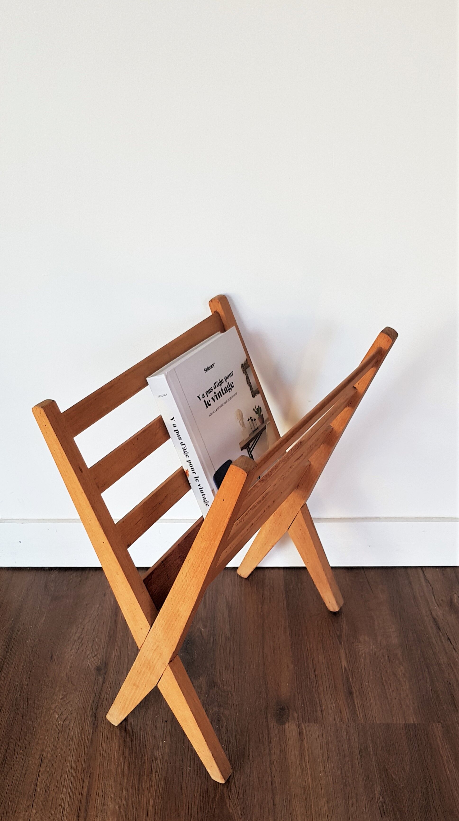 Scandinavian magazine holder