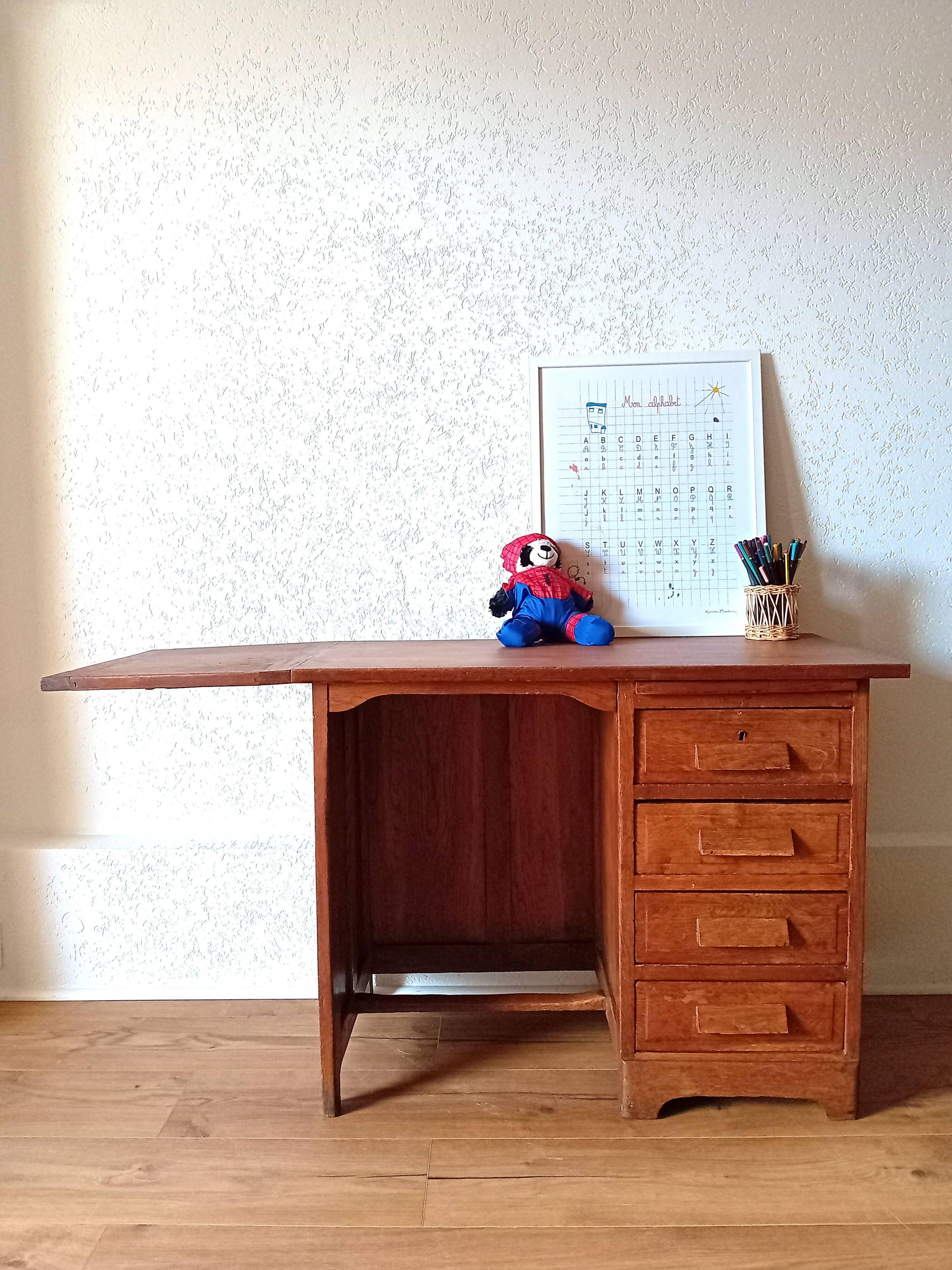 Children's desk