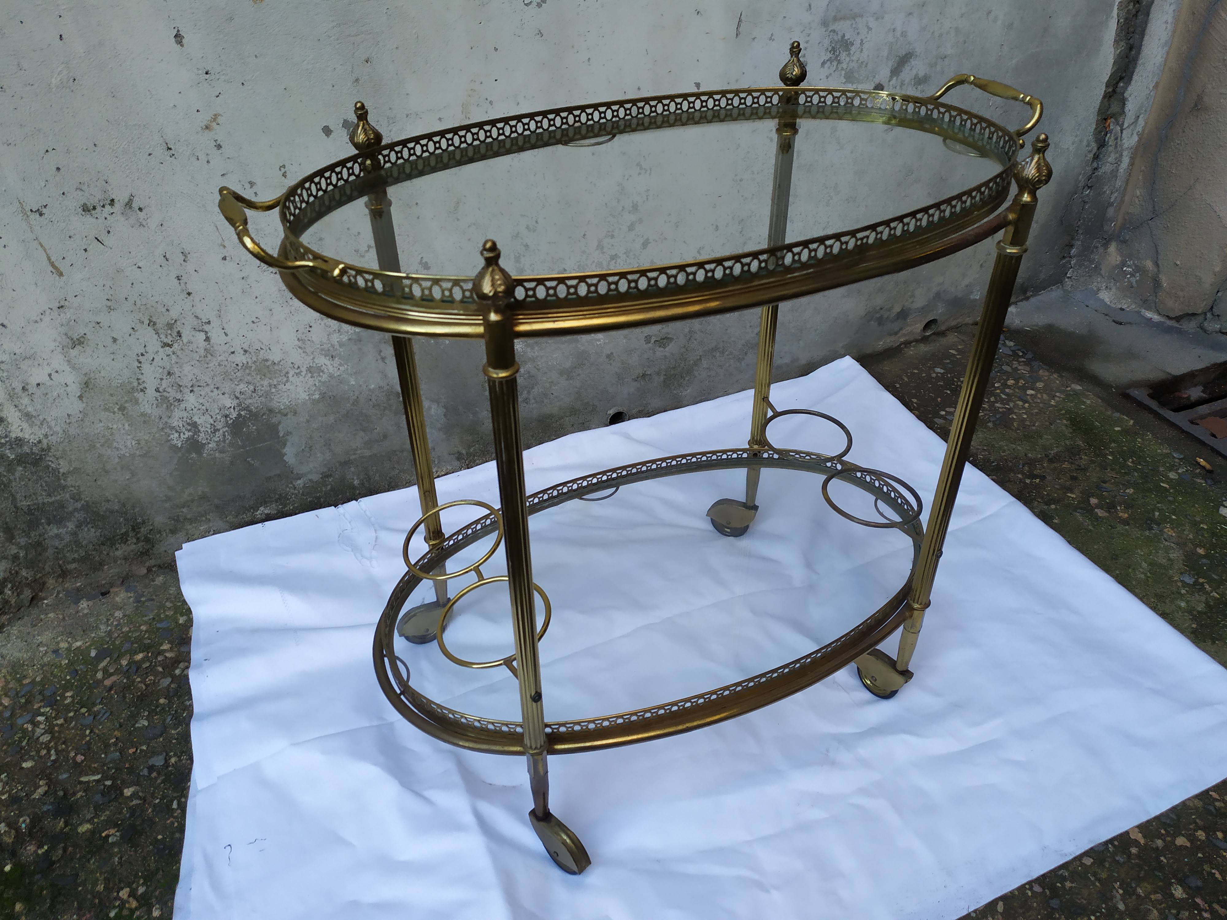 Golden rolling bar dessert