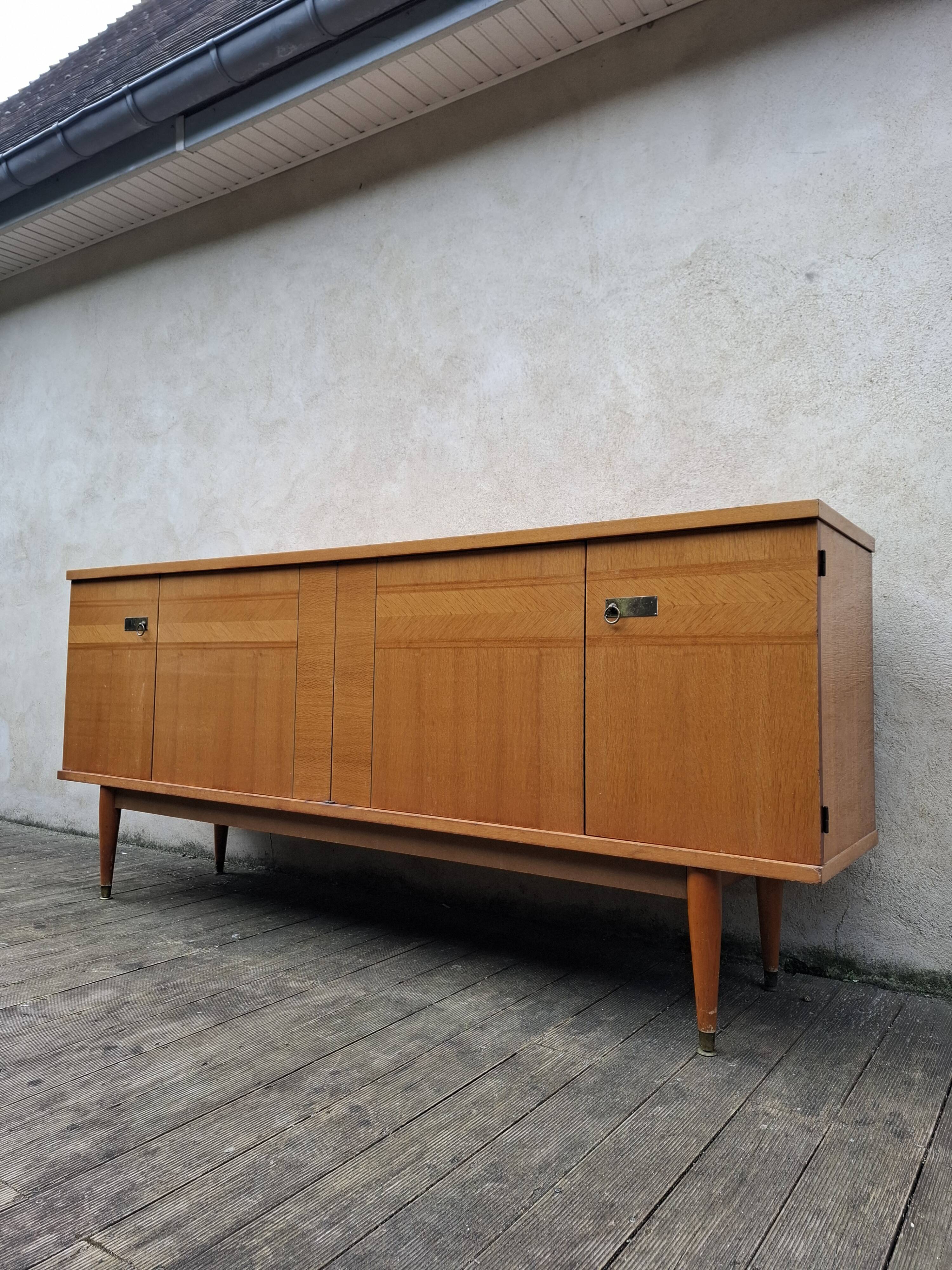 Vintage compass feet enfilade