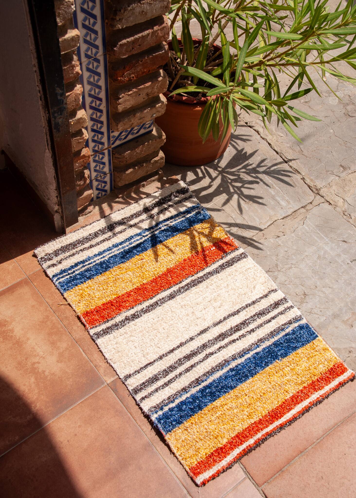 Handwoven recycled cotton rug - 40 x 60 cm