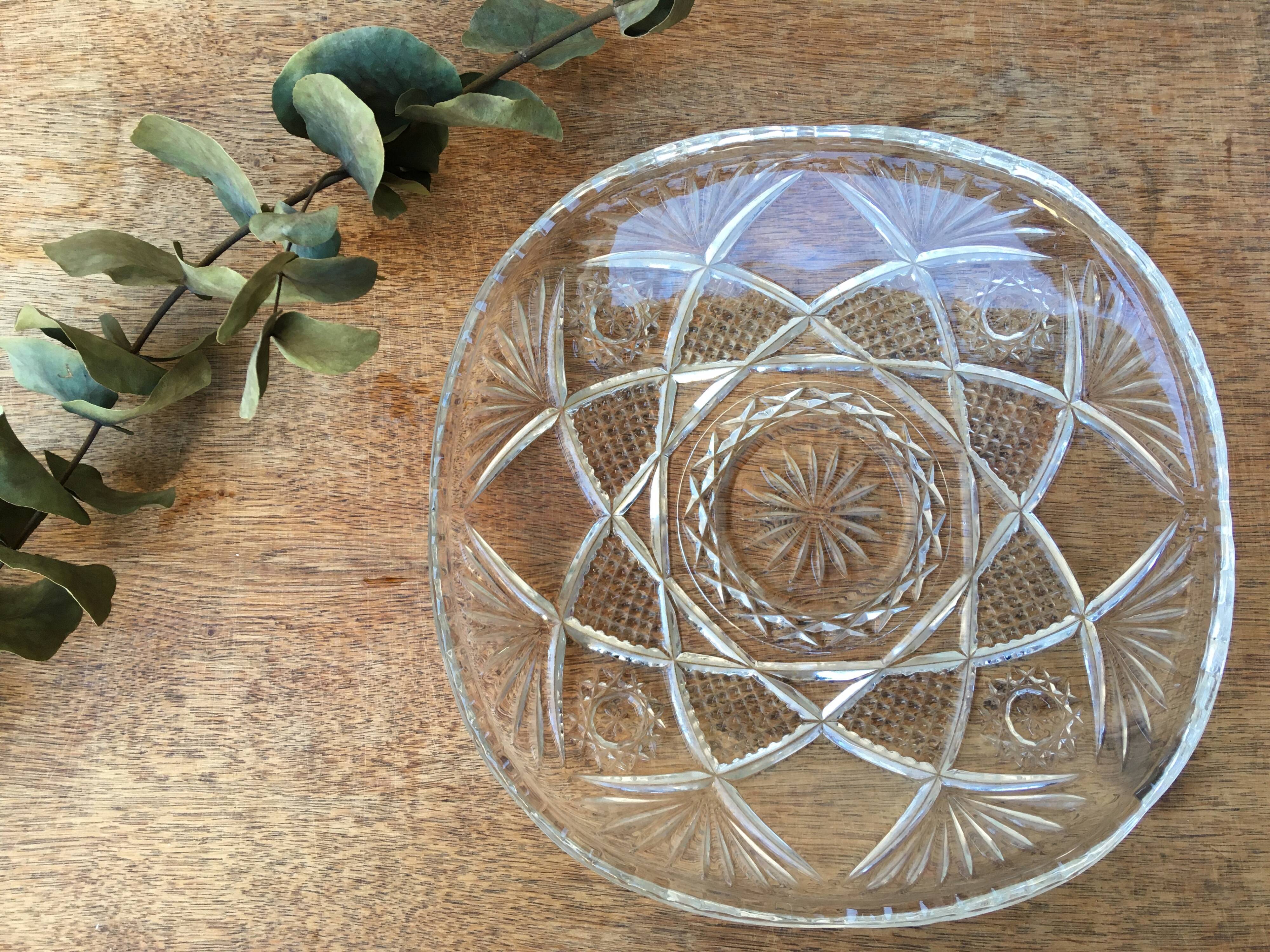 Chiseled crystal dish