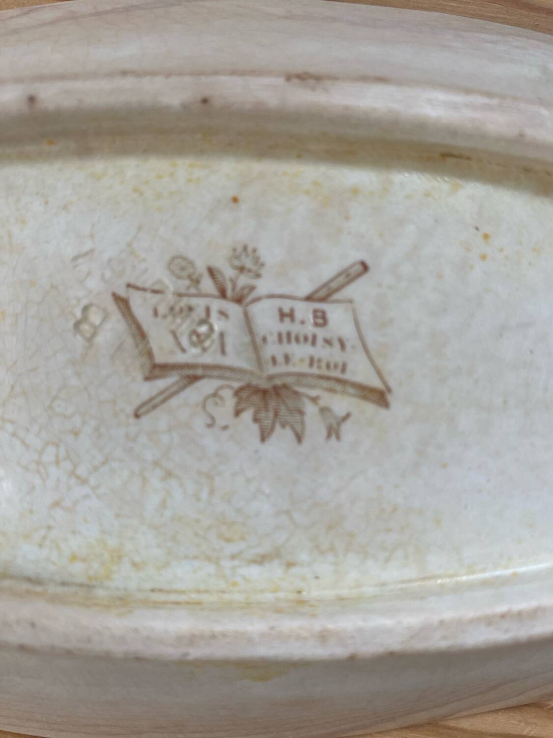 1 iron clay dish HB Choisy le Roi sepia color