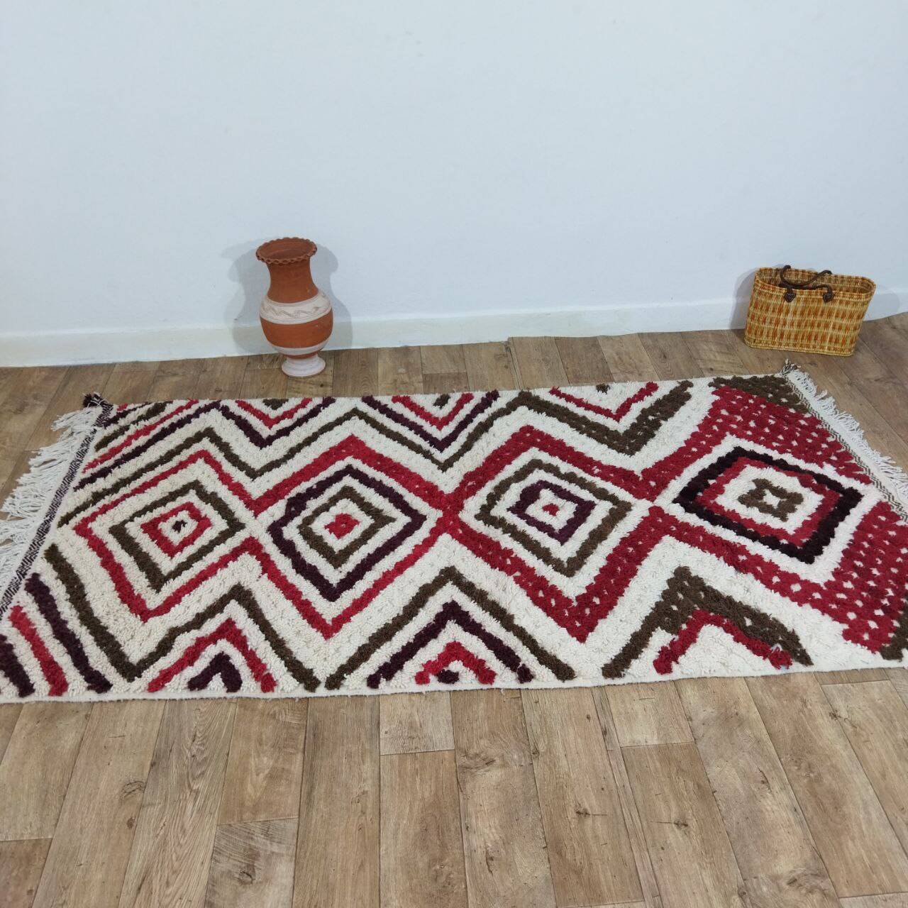 Handmade moroccan berber rug 254 x 136 cm