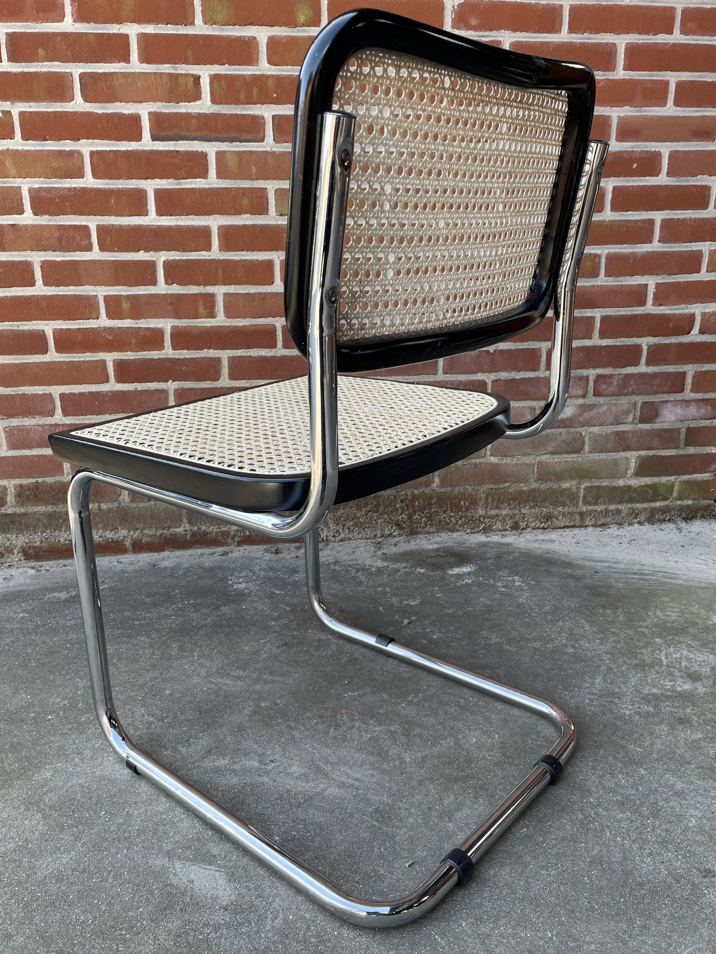 Ensemble de 4 chaises vintage modèle Cesca B32 en noir et chrome