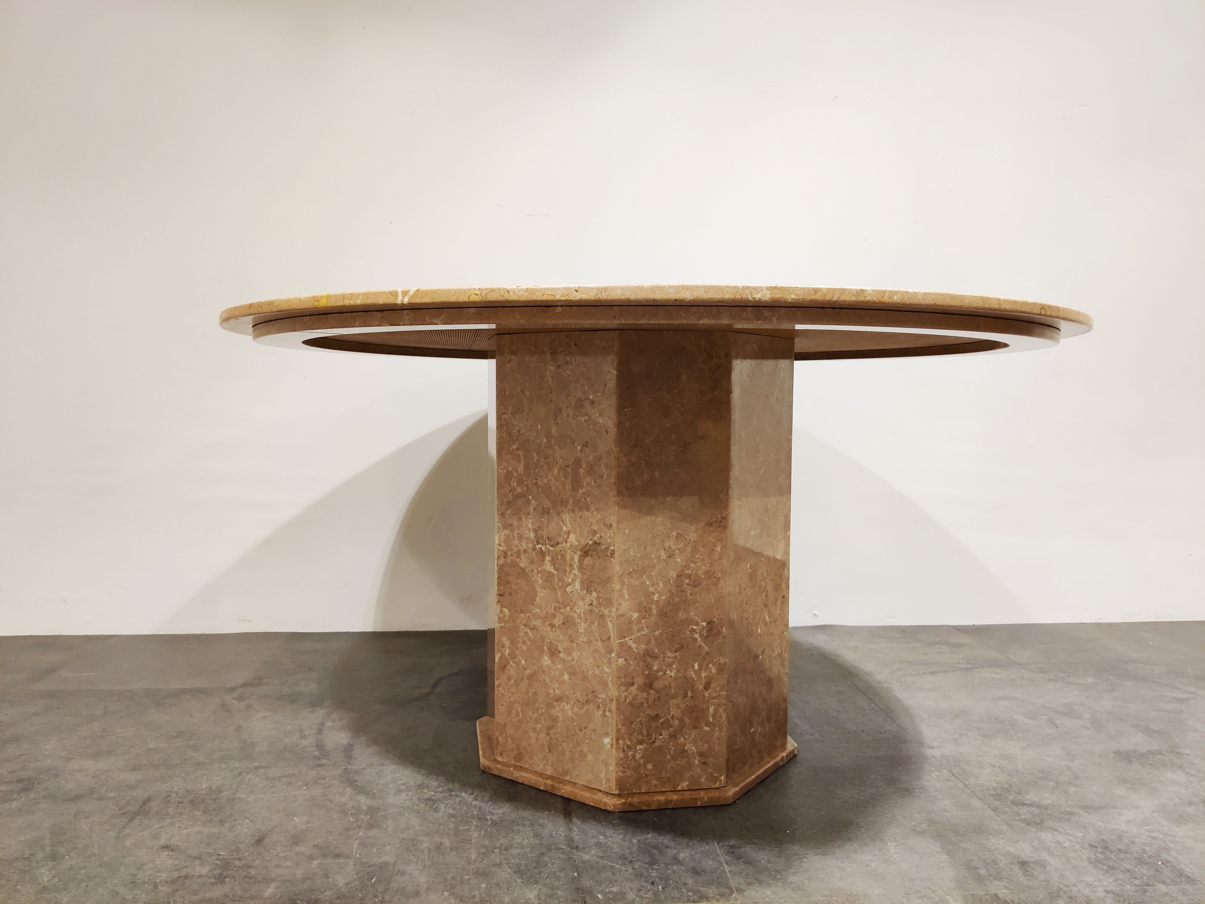 Round italian marble dining table 1970s