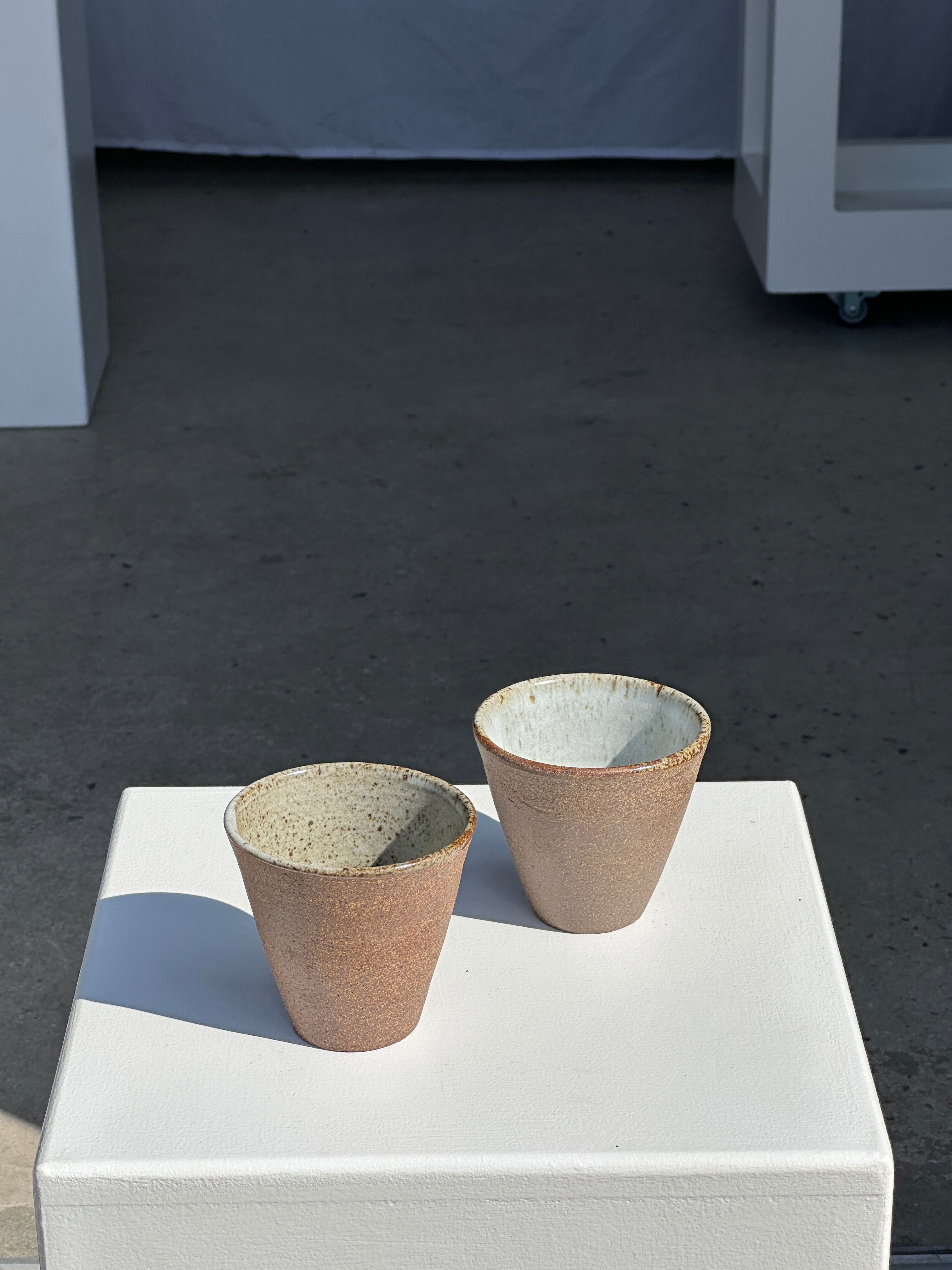 Lot de 2 tasses en céramique indonésienne (mat brun)