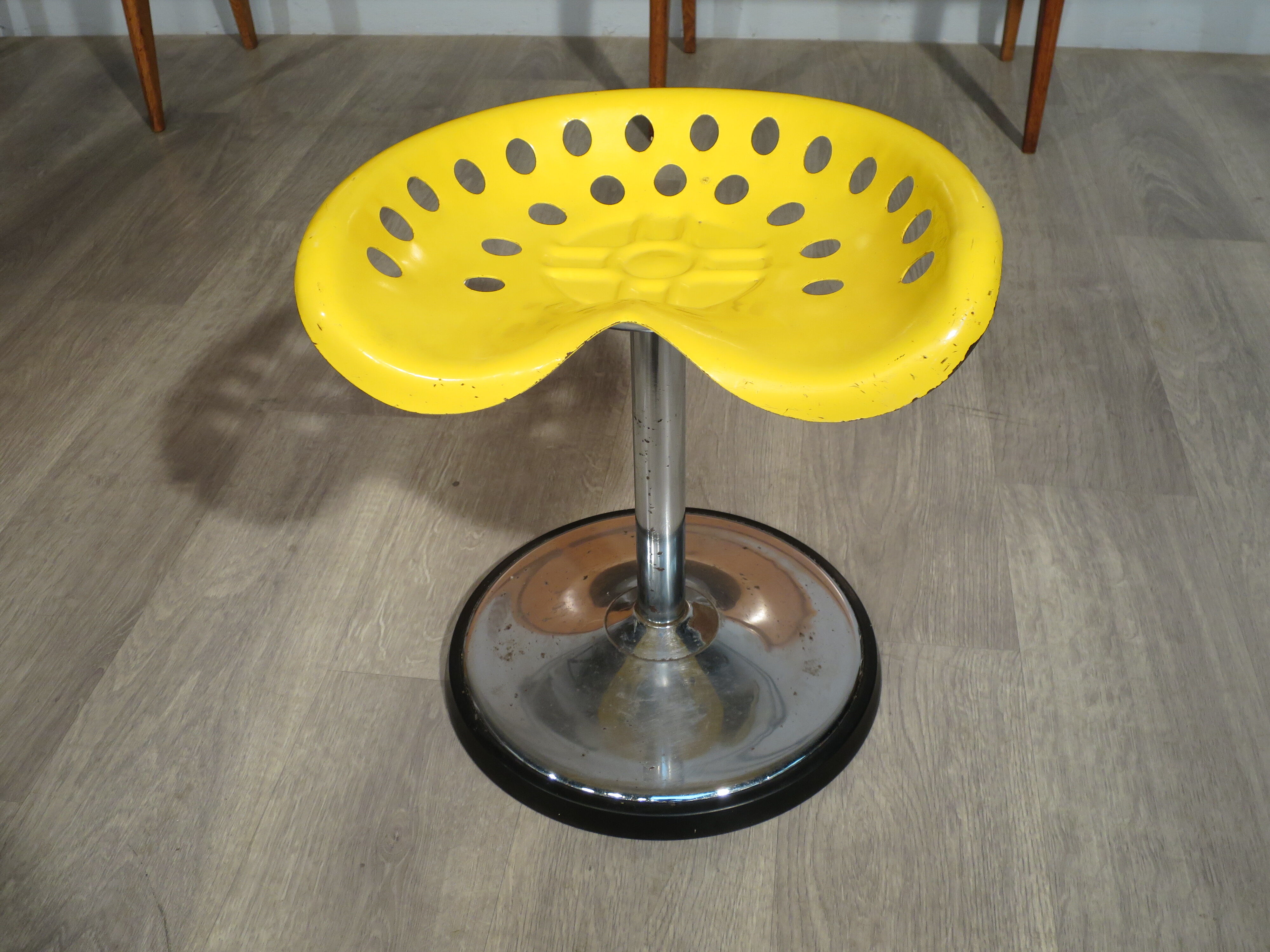 Mirima stool by Etienne Fermigier