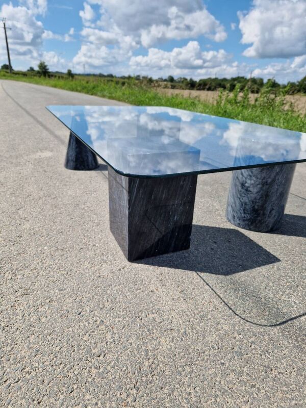Table basse sculpturale vintage en marbre et verre année 80