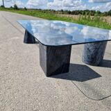Vintage sculptural coffee table in marble and glass from the 80s