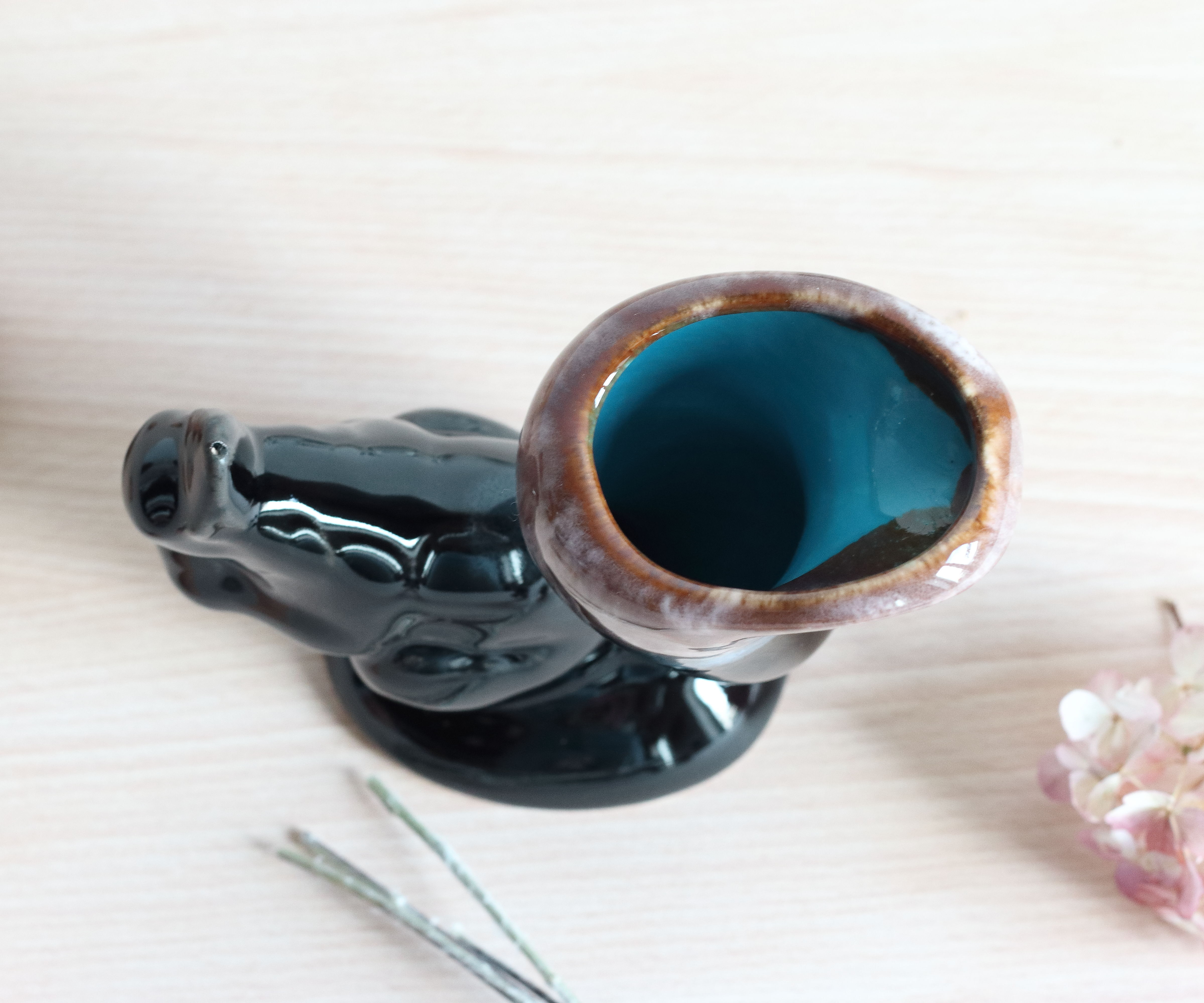Soliflore squirrel vase in black flamed sandstone