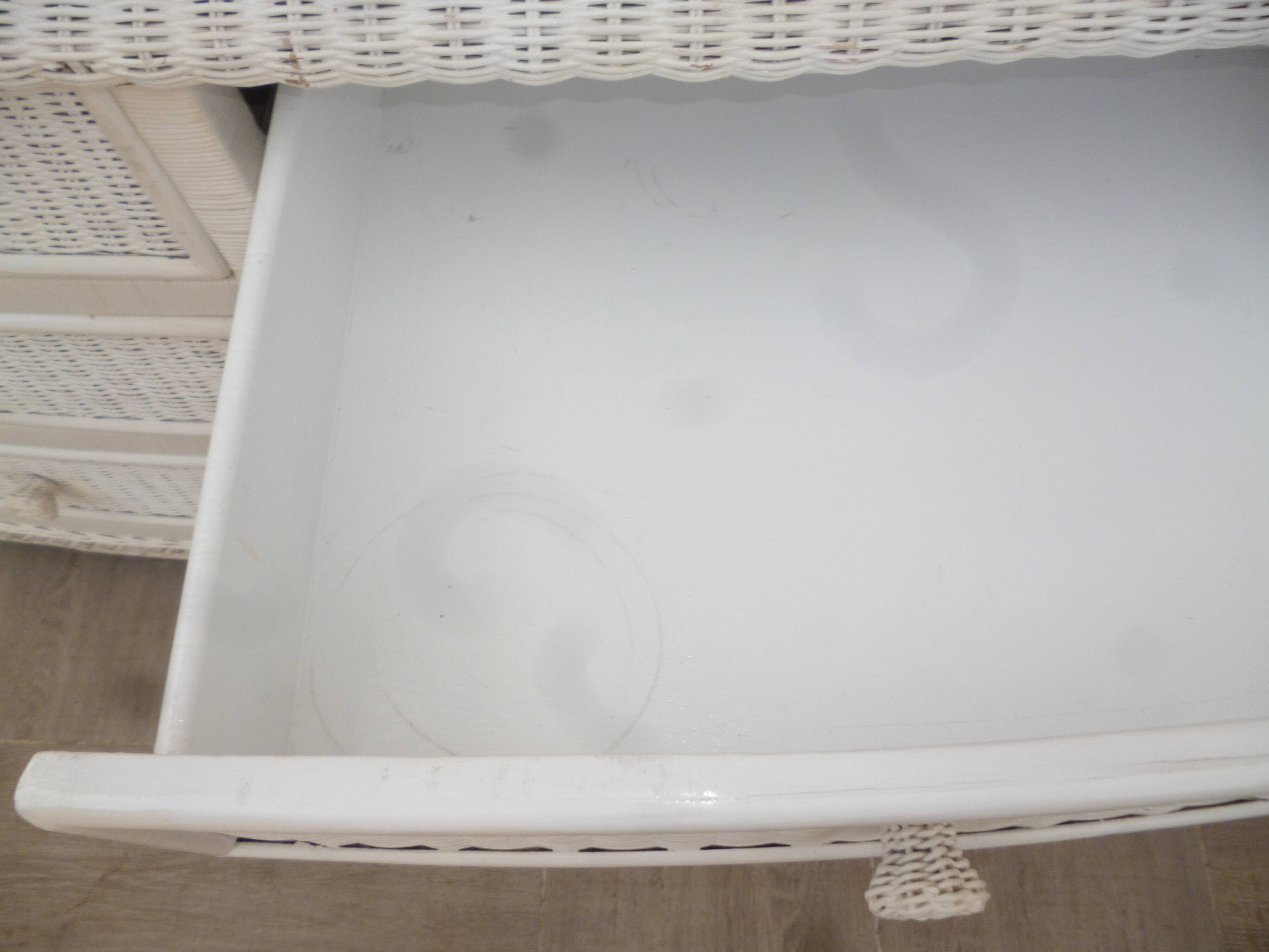 Commode blanche rotin osier incurvé