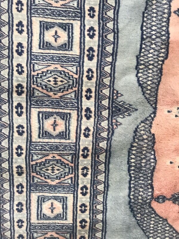 Handmade Pakistani vintage rug - 122x182 cm