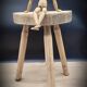 Tabouret vachet tripode bois massif clair