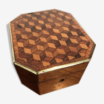 19th-century box in the marquetry of cubes and brass fillets for jewelry