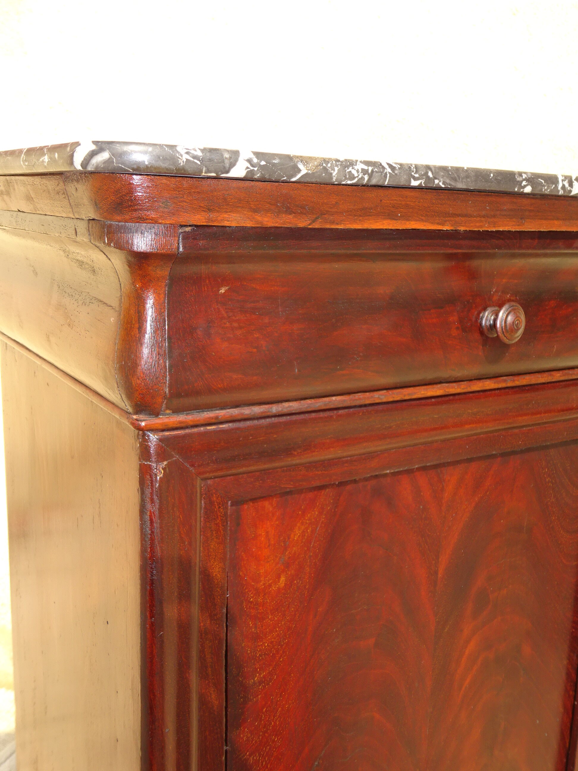 Louis-Philippe bedside in flamed mahogany