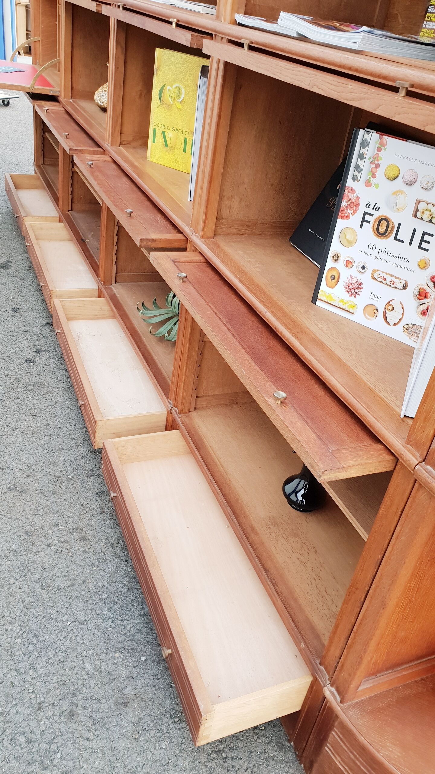 Vintage notary library