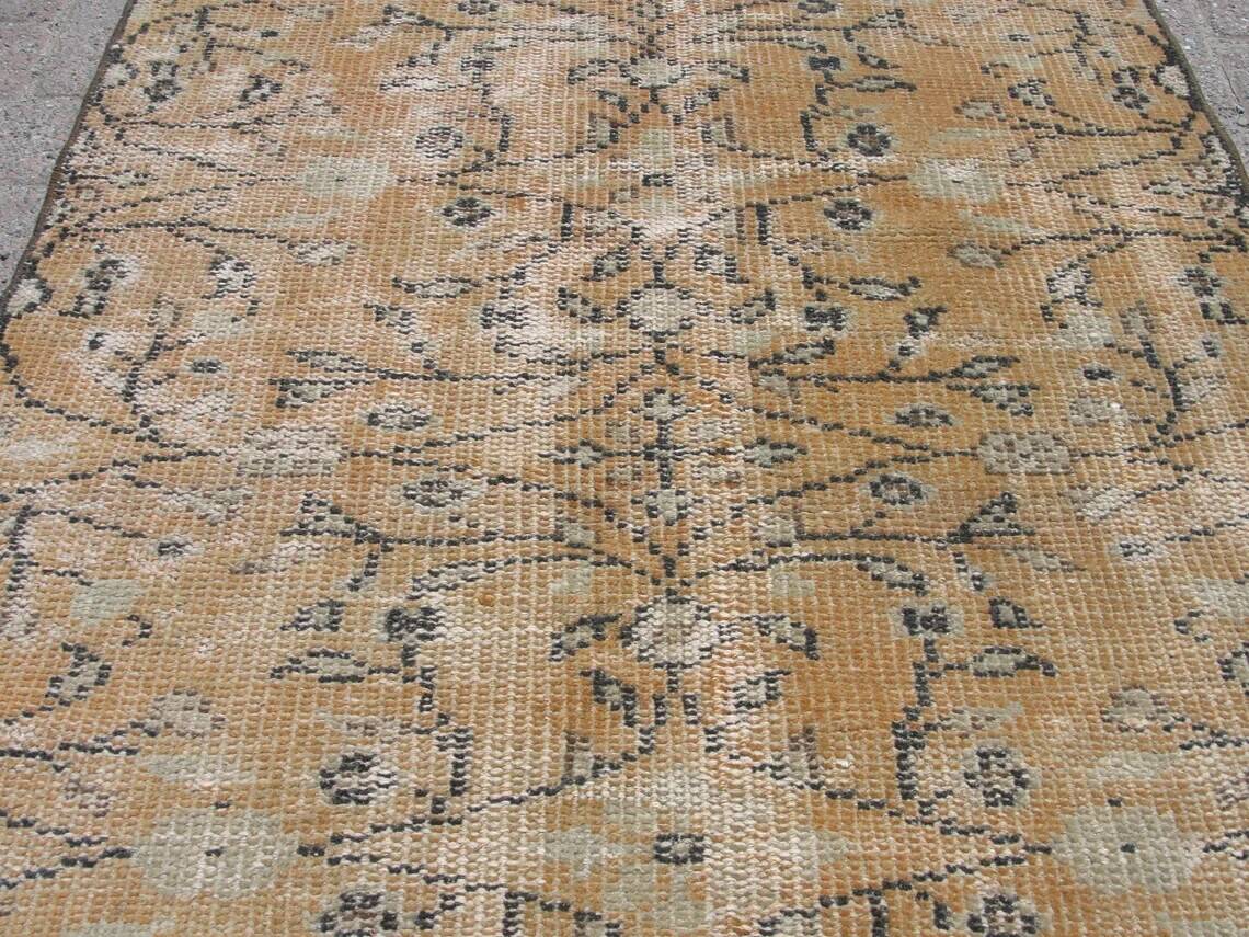 Vintage boho style rug - Oushak rug for entryway