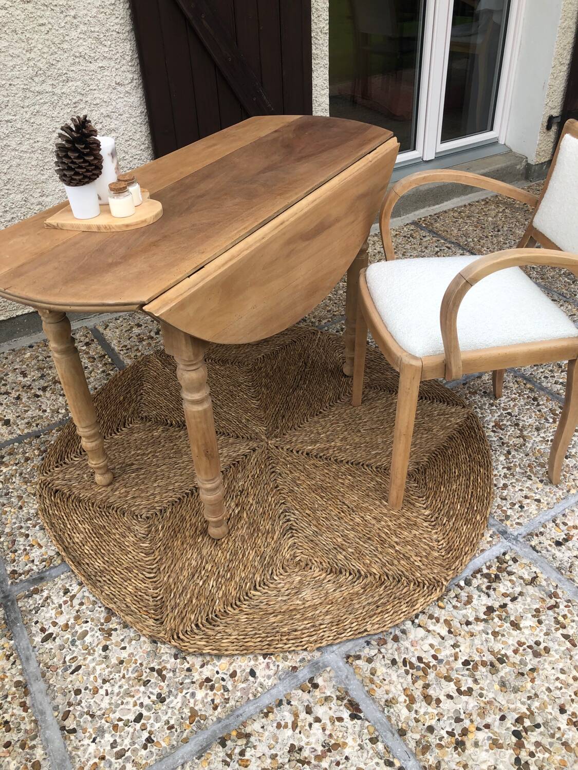 Oval farmhouse table