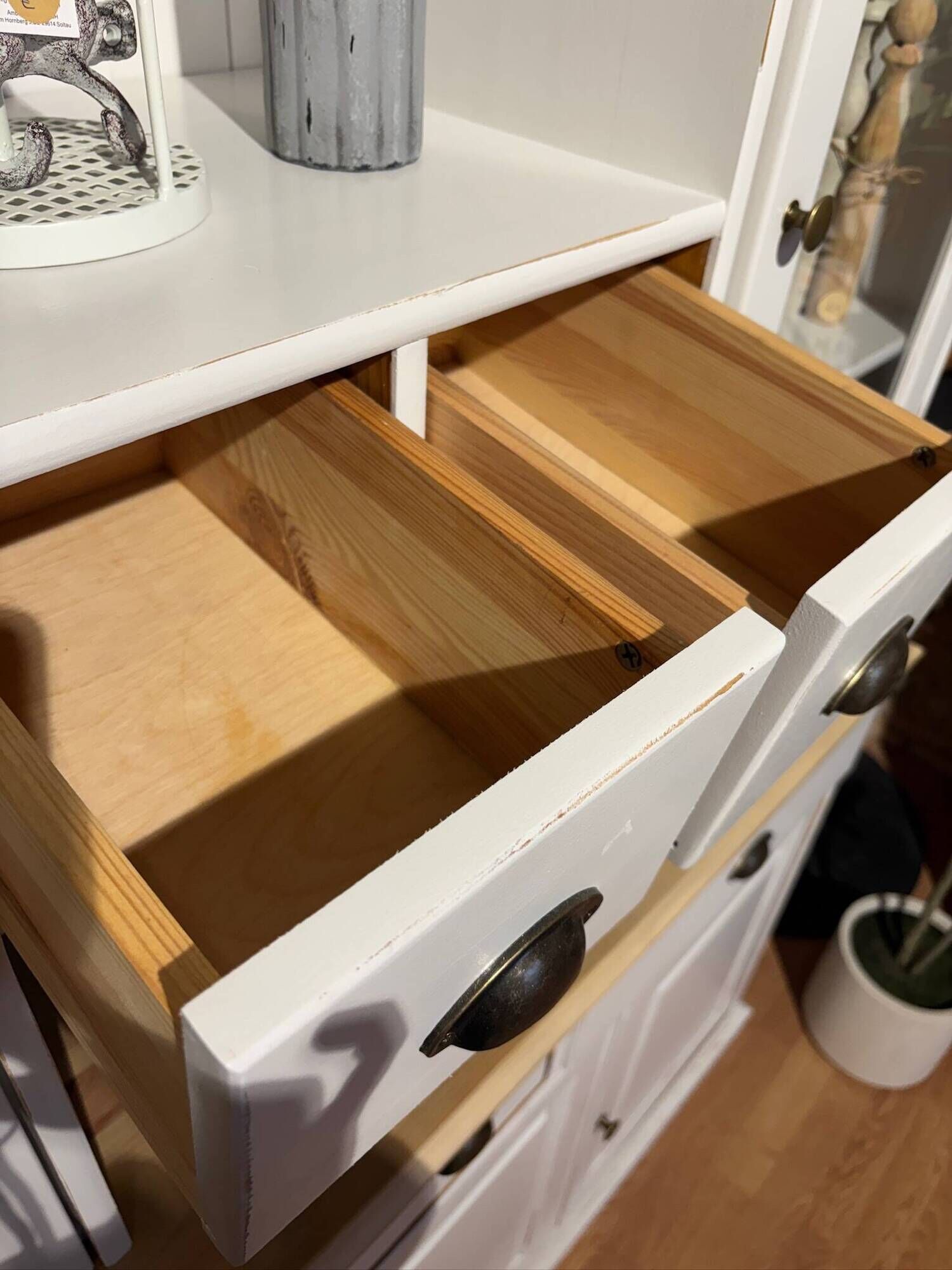 Buffet vitré en pin relooké
