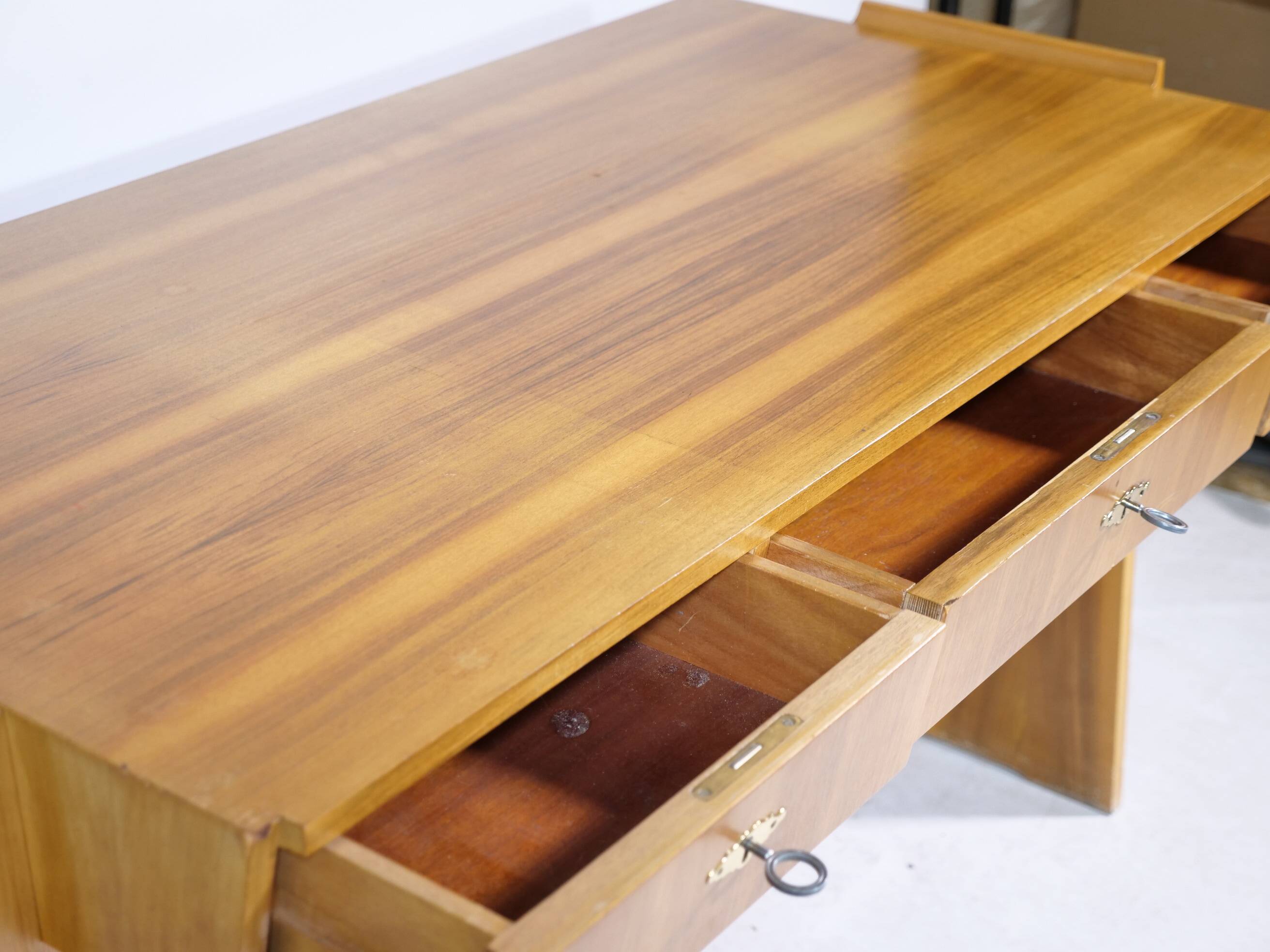 Mid-Century Design Walnut Desk, Germany, 1960s