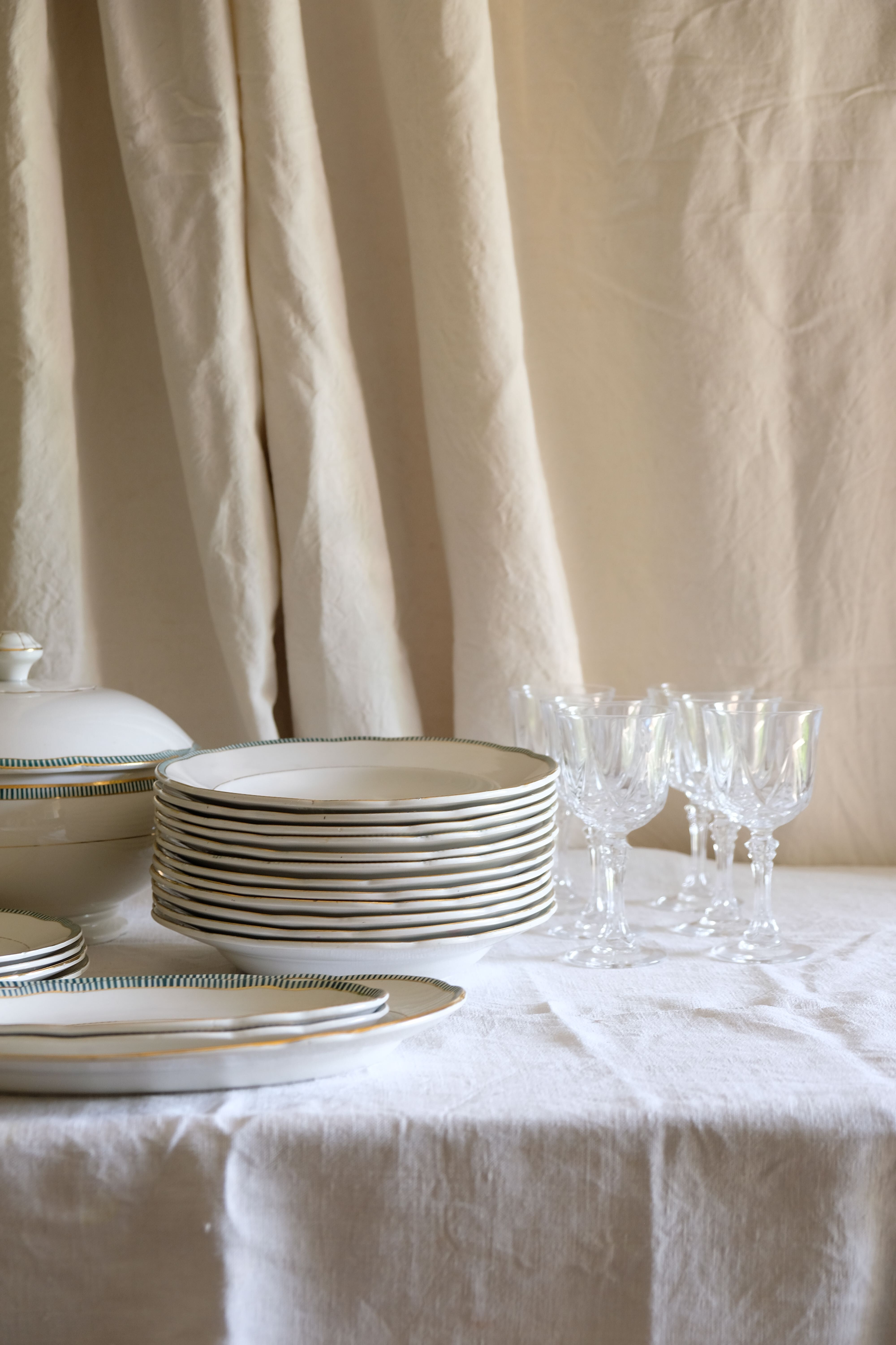 Set of 12 porcelain soup plates collection ''Juan'' Sarreguemine Digoin 1950