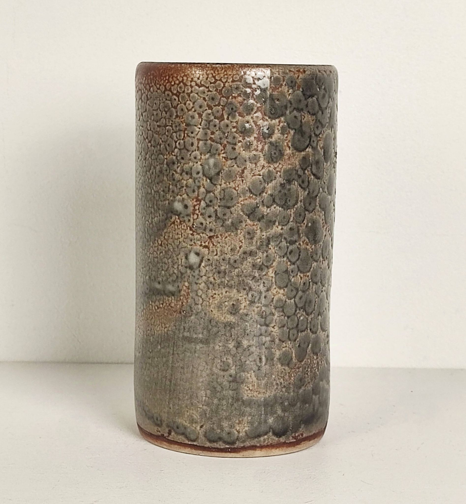 Ceramic roller vase