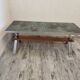 Table basse années 70 à décor de chevaux