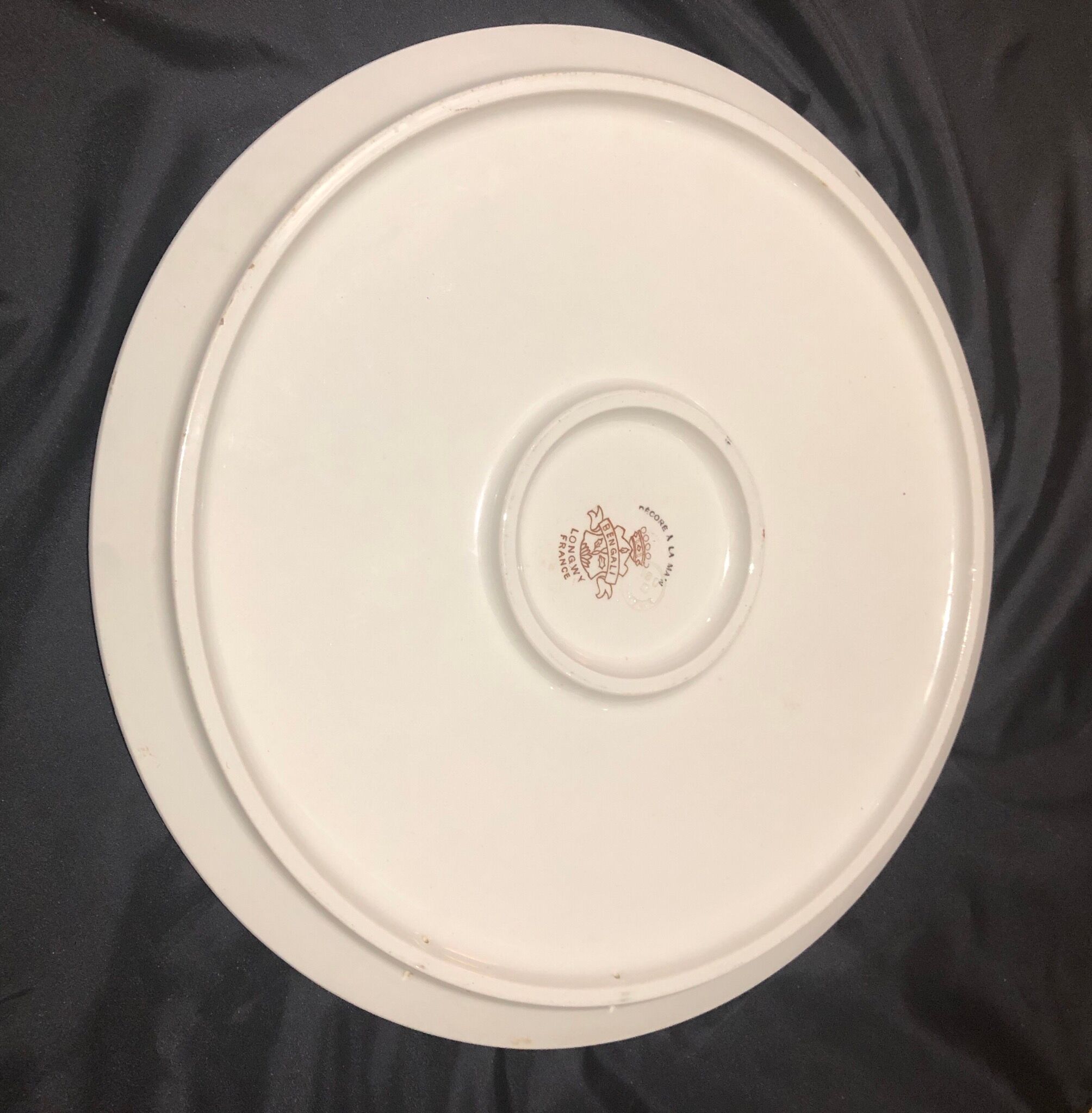 Large dish with decoration of birds