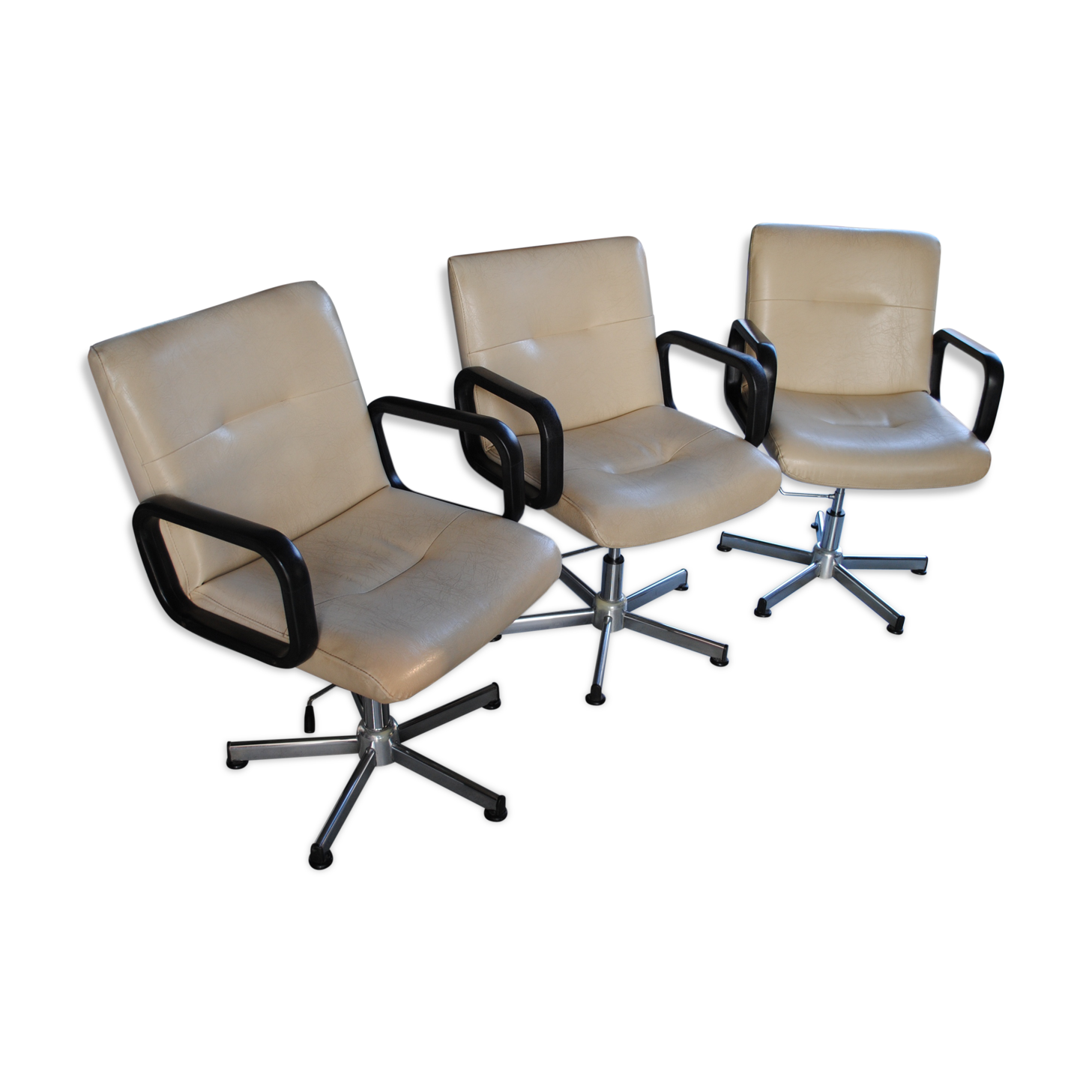 Lot de 3 fauteuils de bureau en cuir année 70