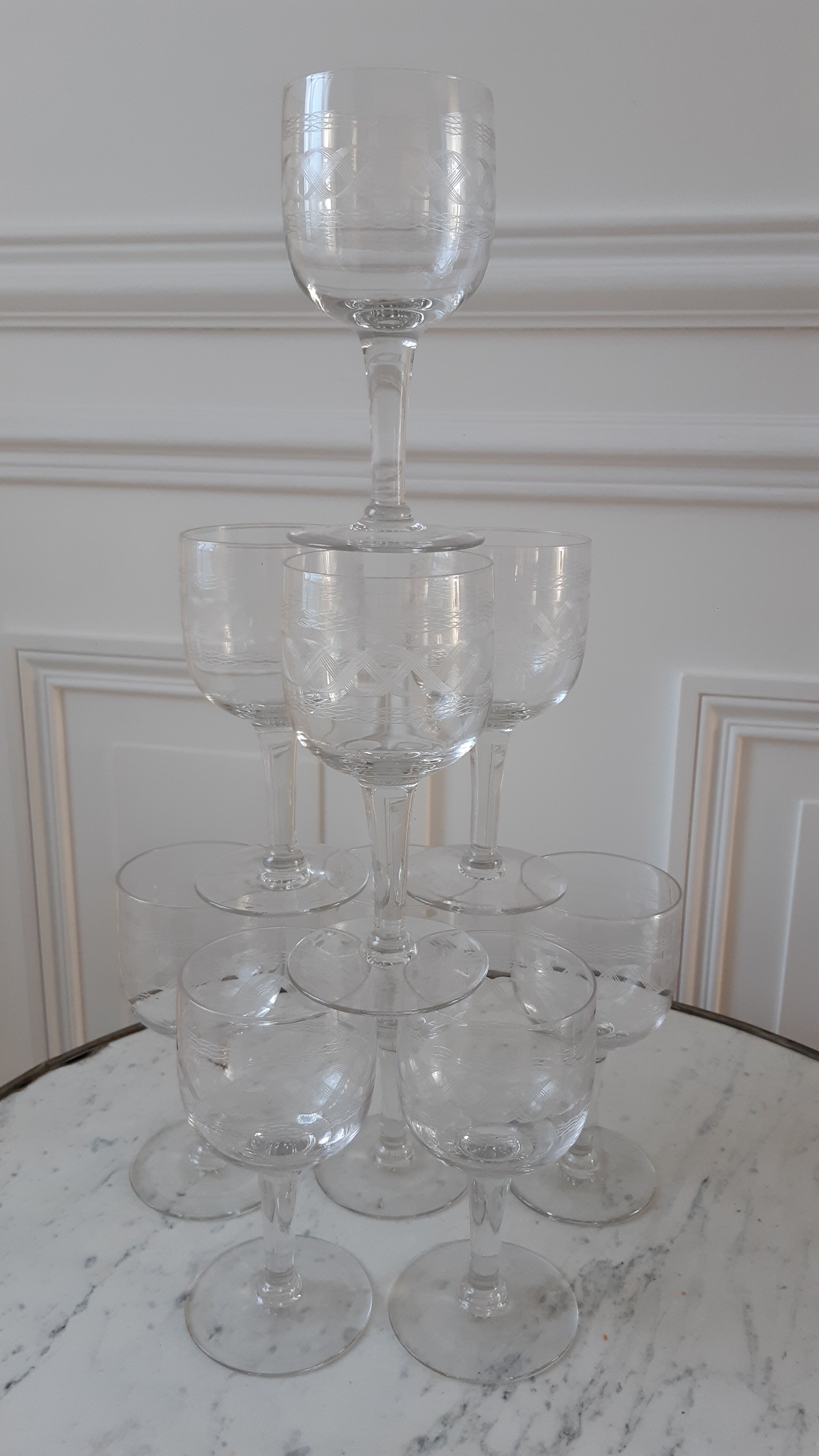 Set of 9 crystal wine glasses engraved early twentieth century