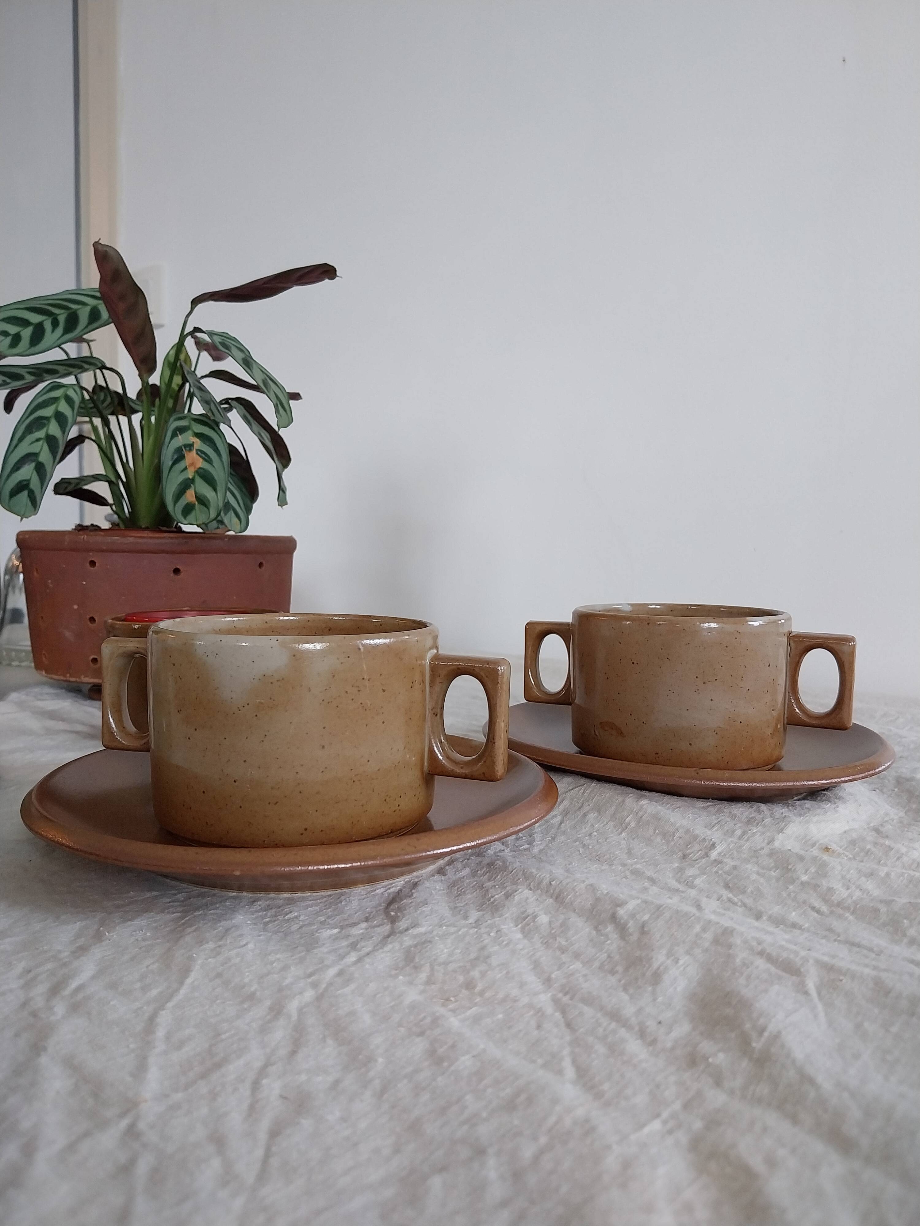 Tasses en grès de brenne