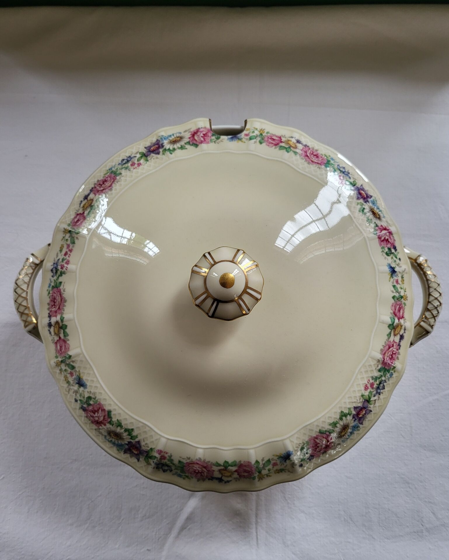 Limoges Bernardaud Soup Tureen in Porcelain