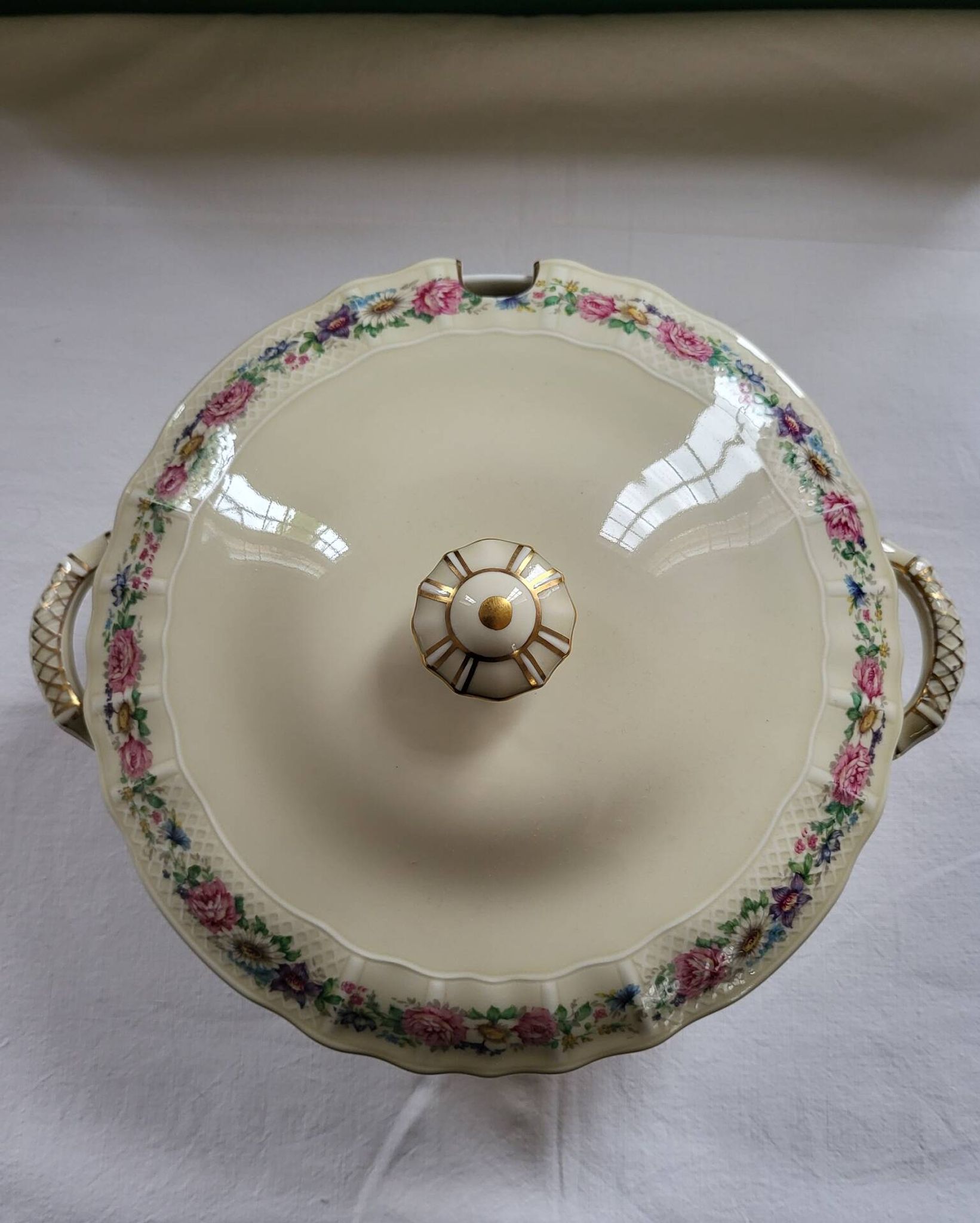 Limoges Bernardaud Soup Tureen in Porcelain