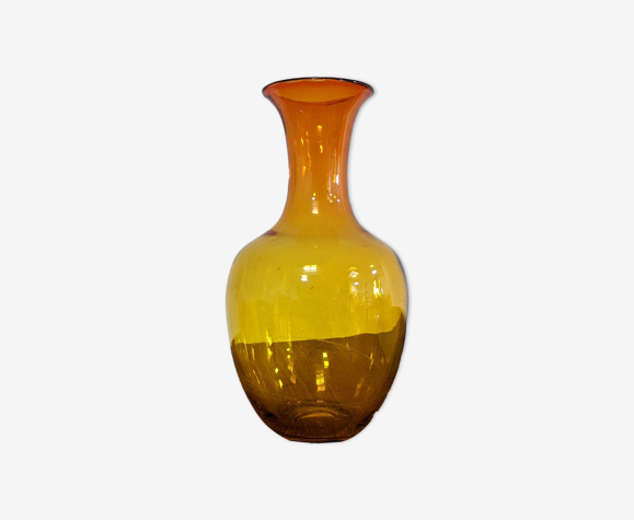 Vase en verre artisanal