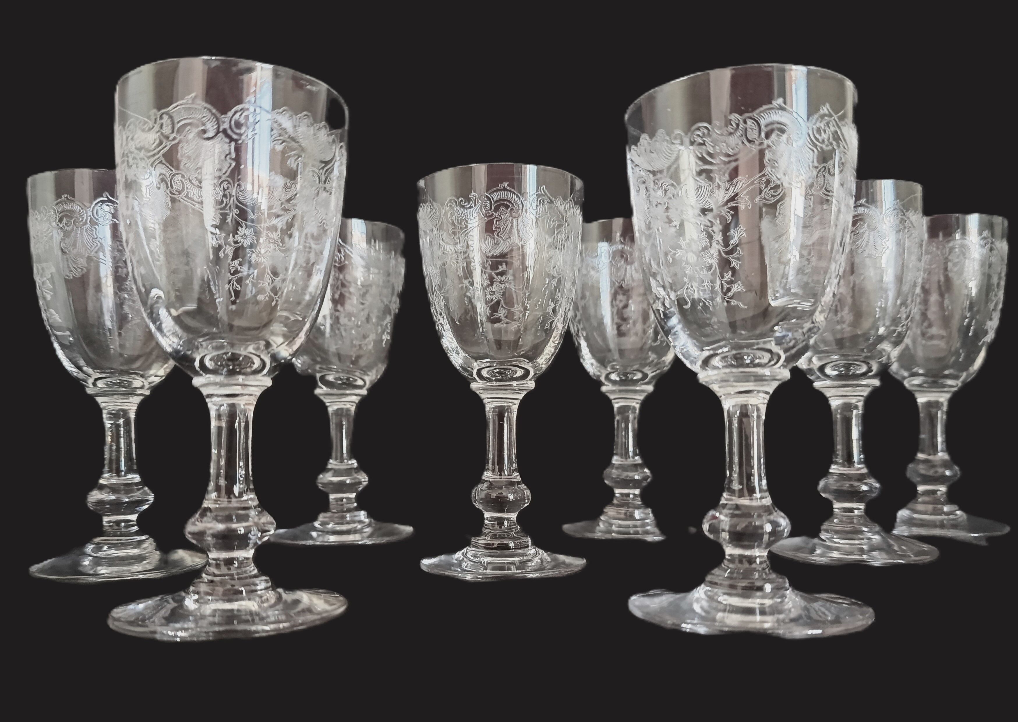 9 crystal white wine glasses from St. Louis model Cléo and their decanter.