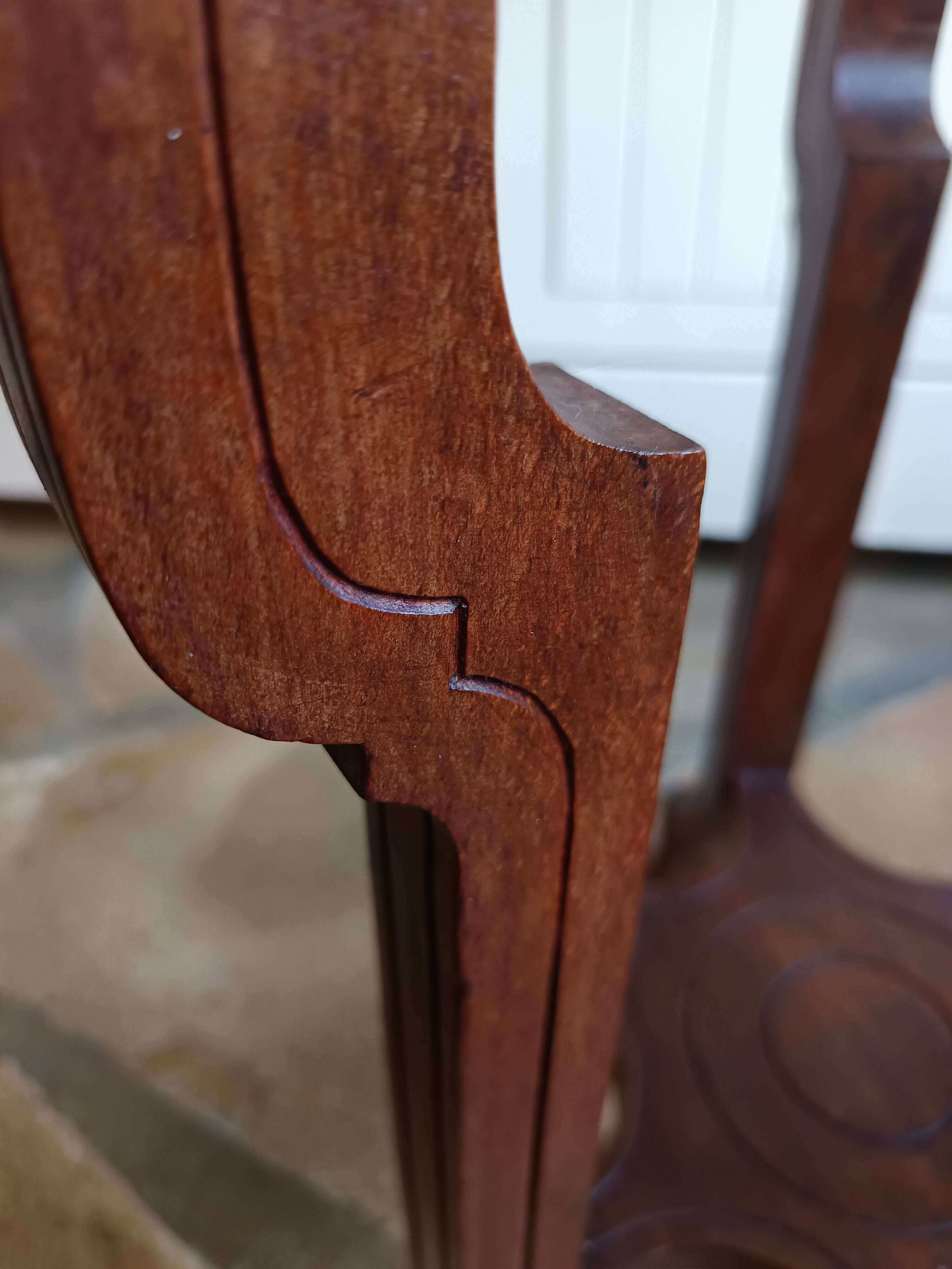 Guéridon ancien en bois massif avec plateau en marbre